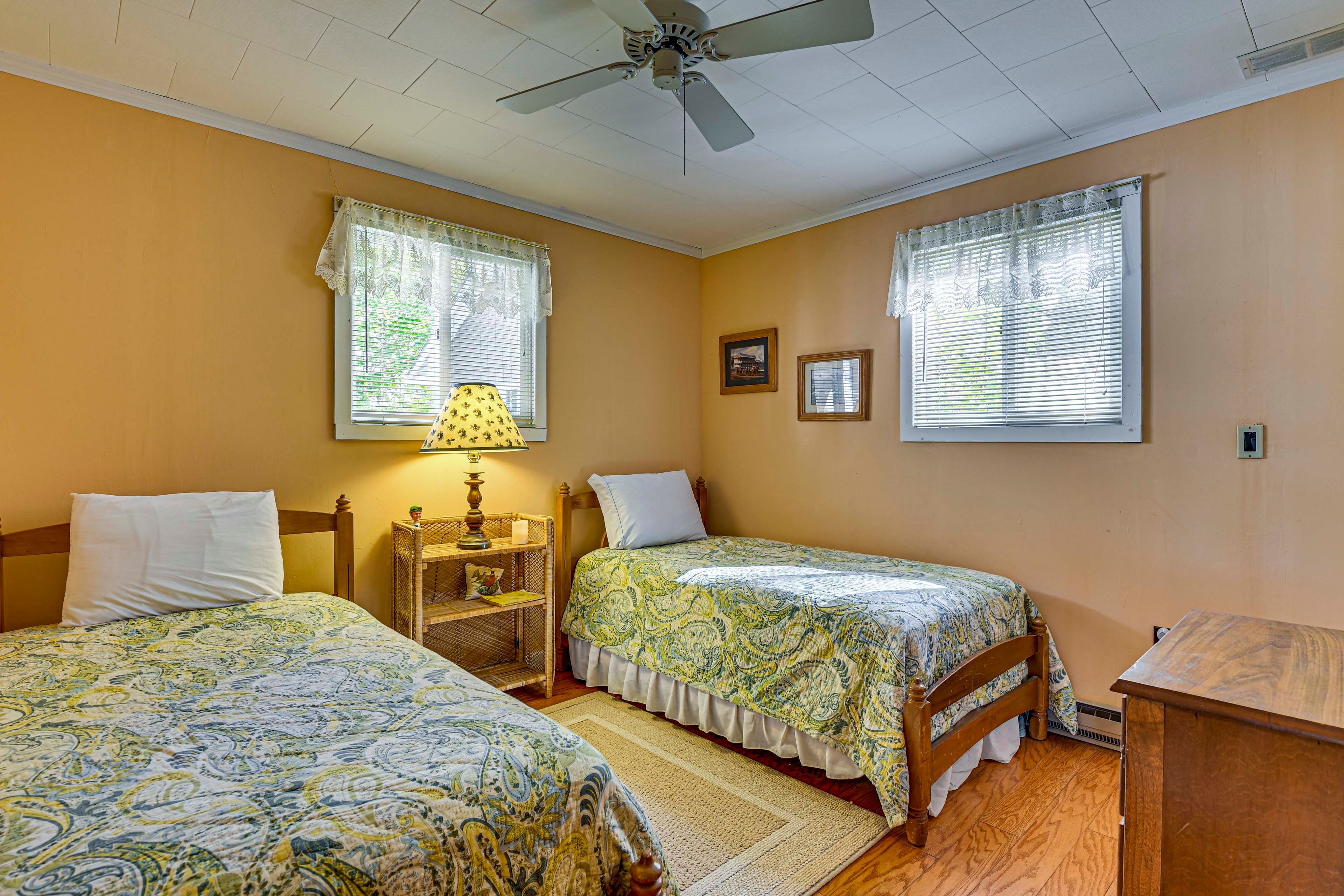 Bedroom 3 | 2 Twin Beds | 1st Floor