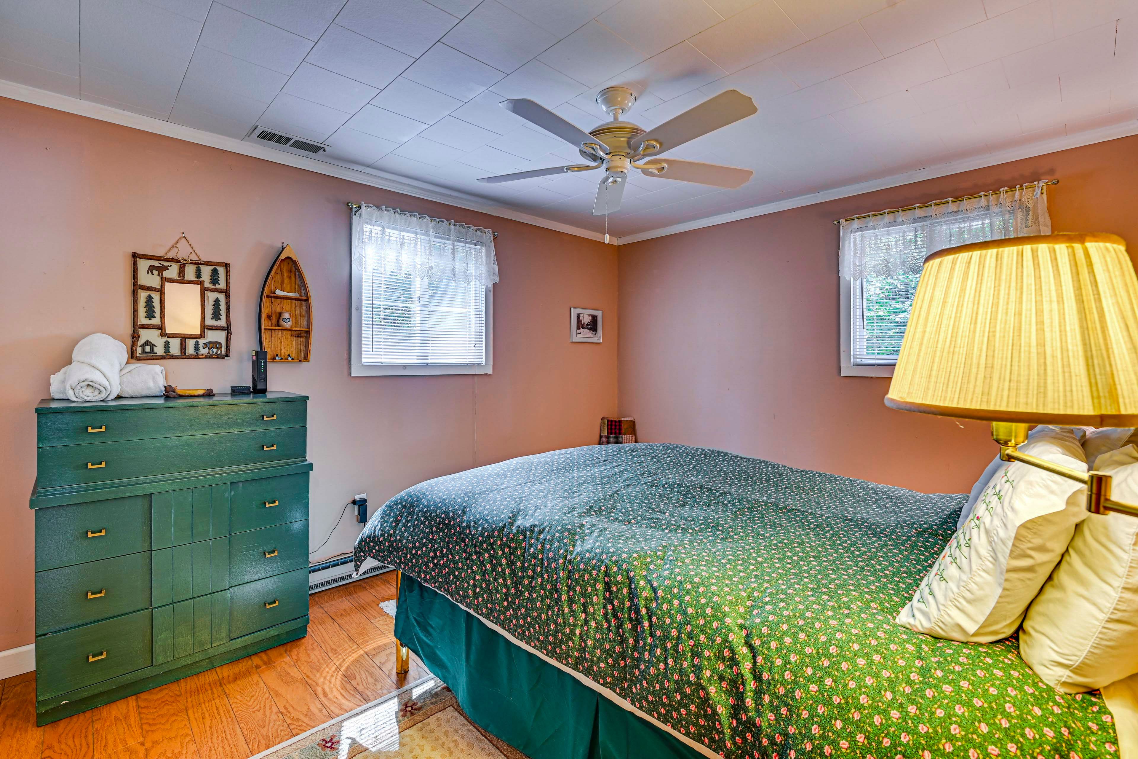 Bedroom 2 | Queen Bed | 1st Floor