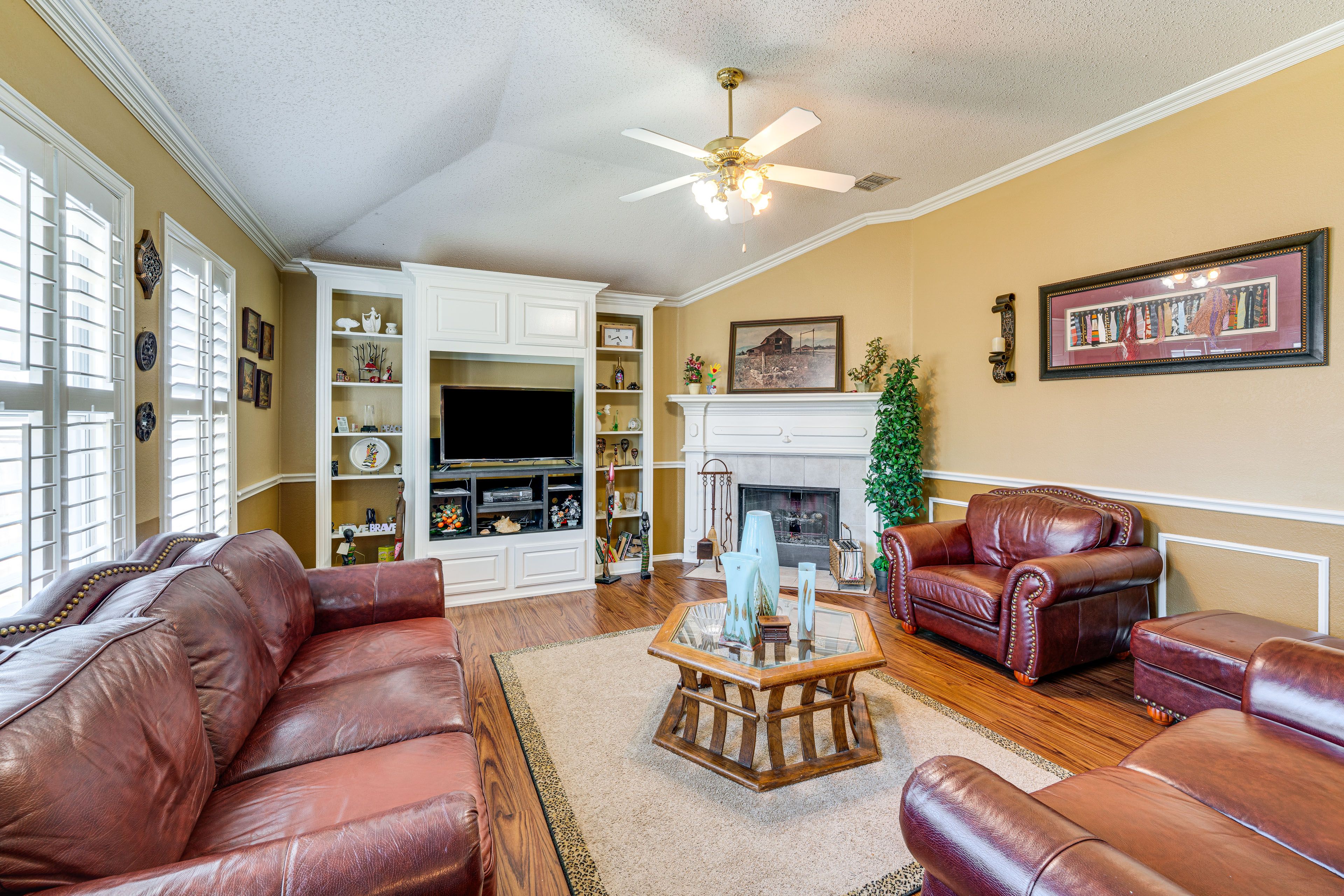 Living Room | Smart TV | Free WiFi