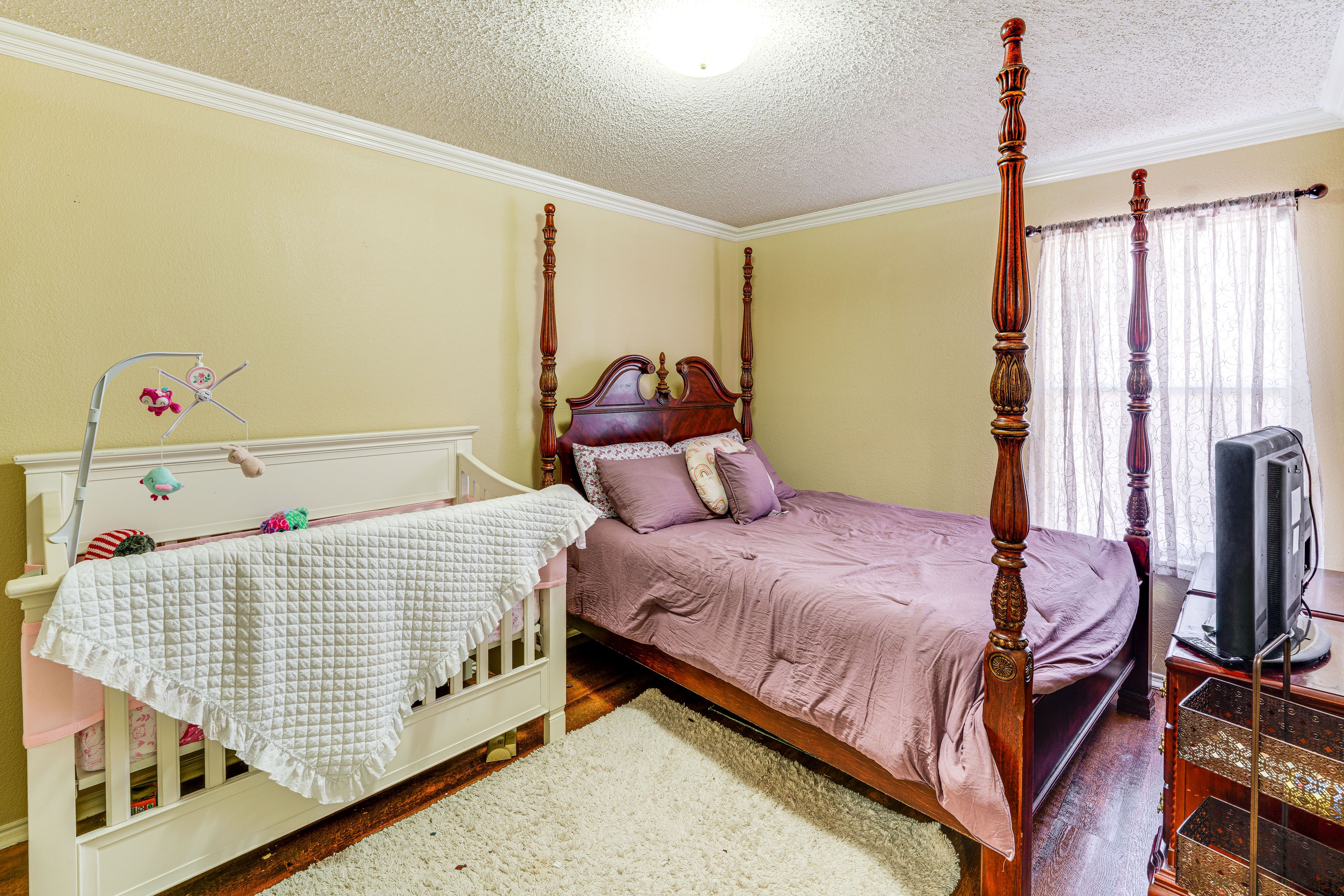 Bedroom 1 | Queen Bed