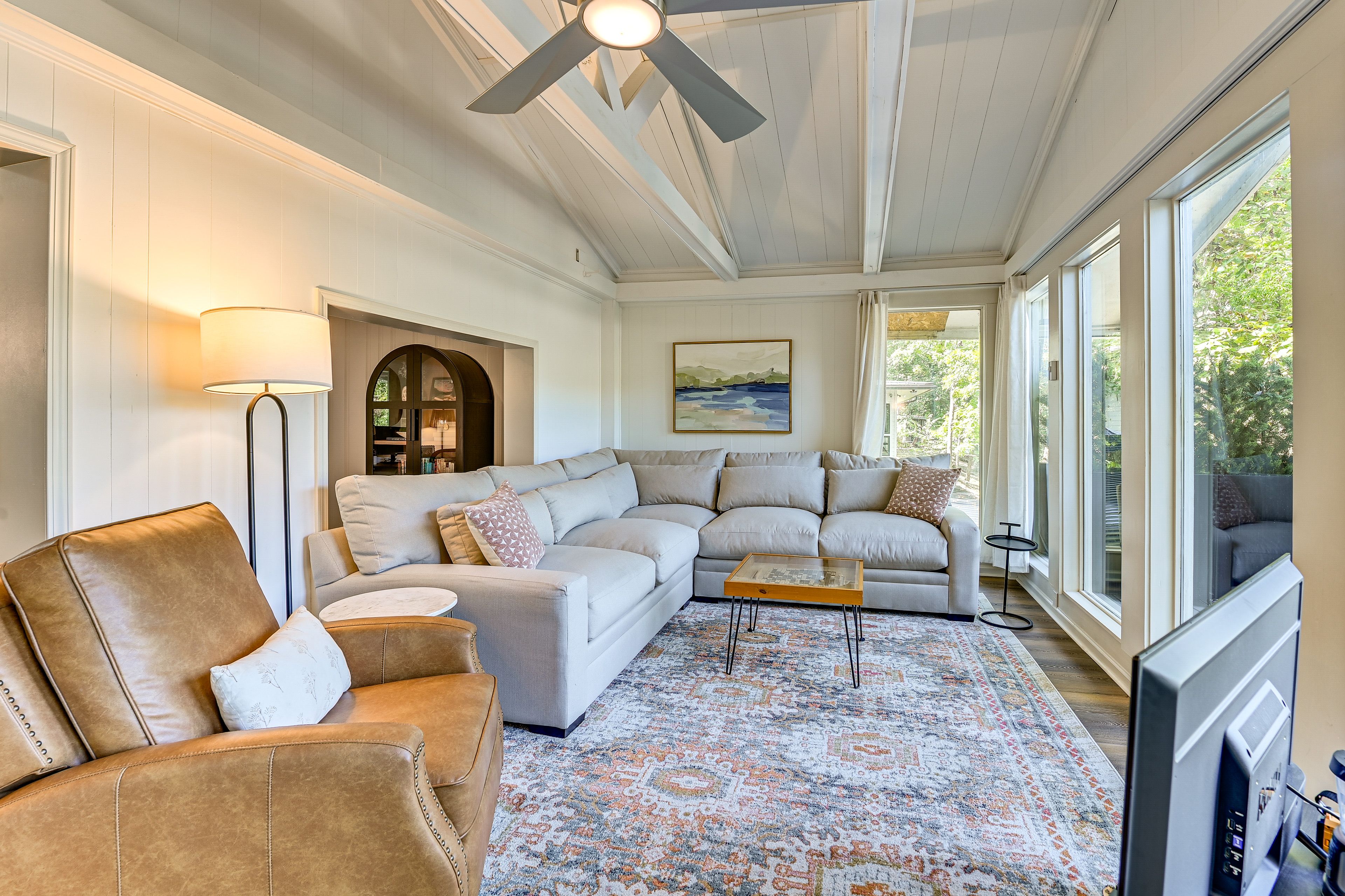 Main Living Area | Smart TV | Books | Board Games