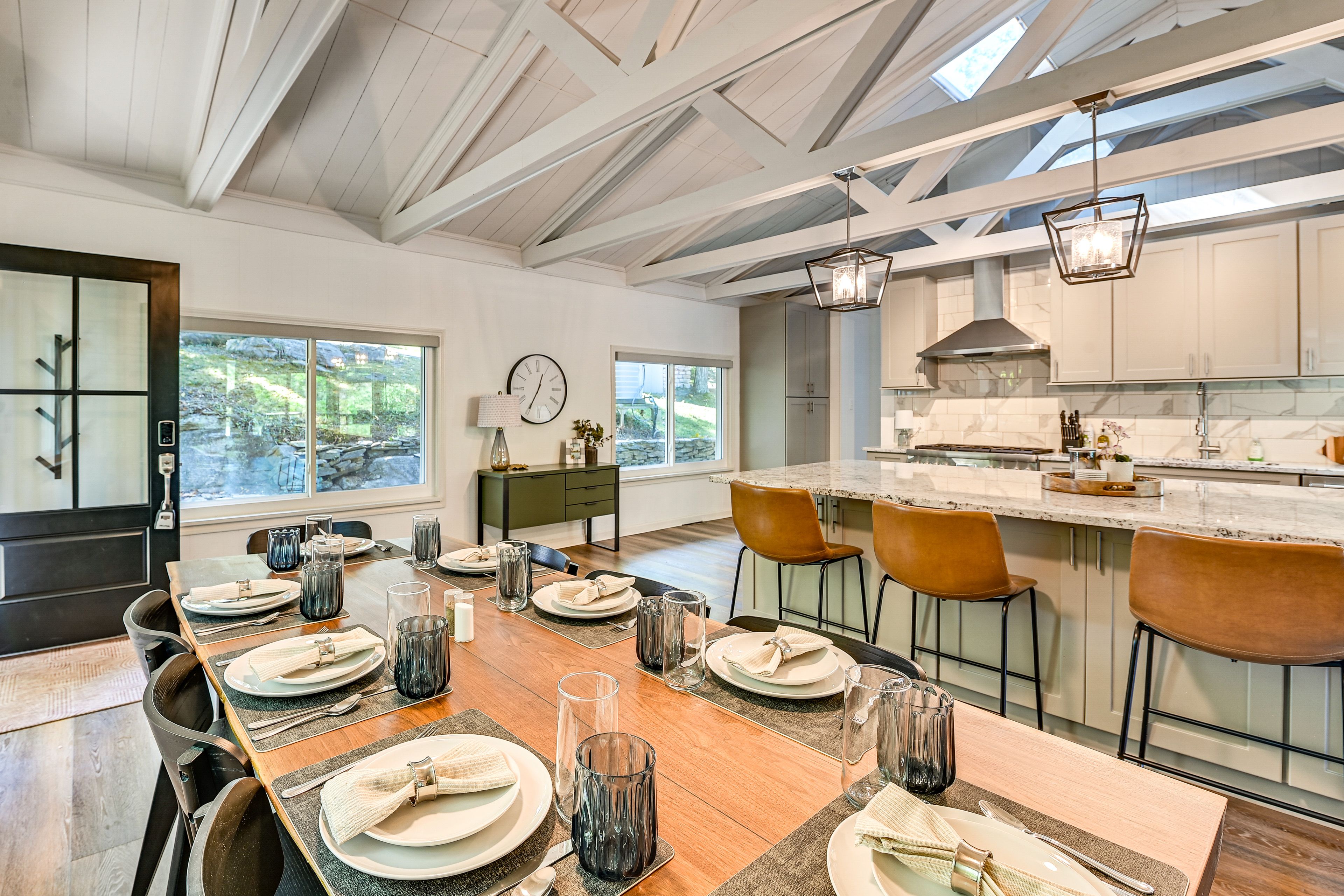 Dining Table | Breakfast Bar | Kitchen