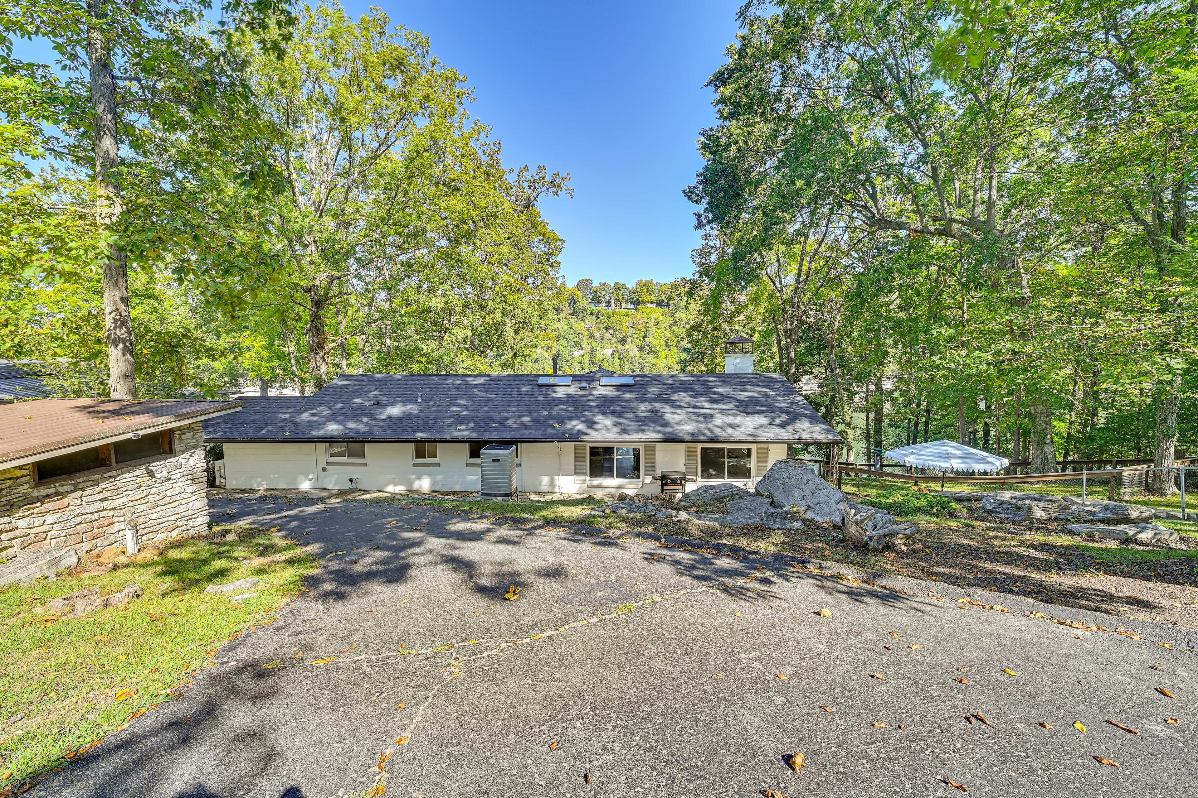 Parking | Driveway (4 Vehicles)