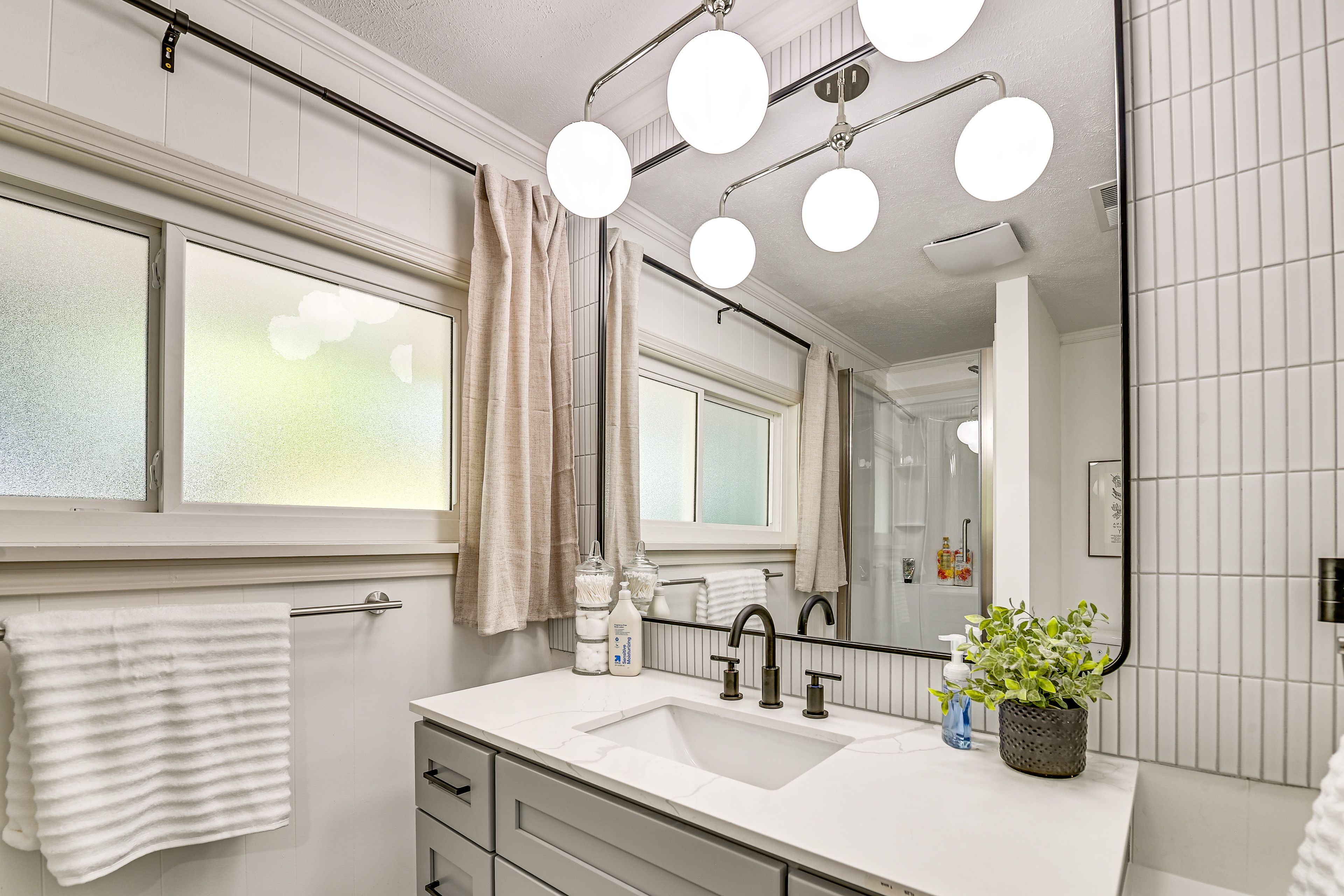 Full Bathroom | Main Floor