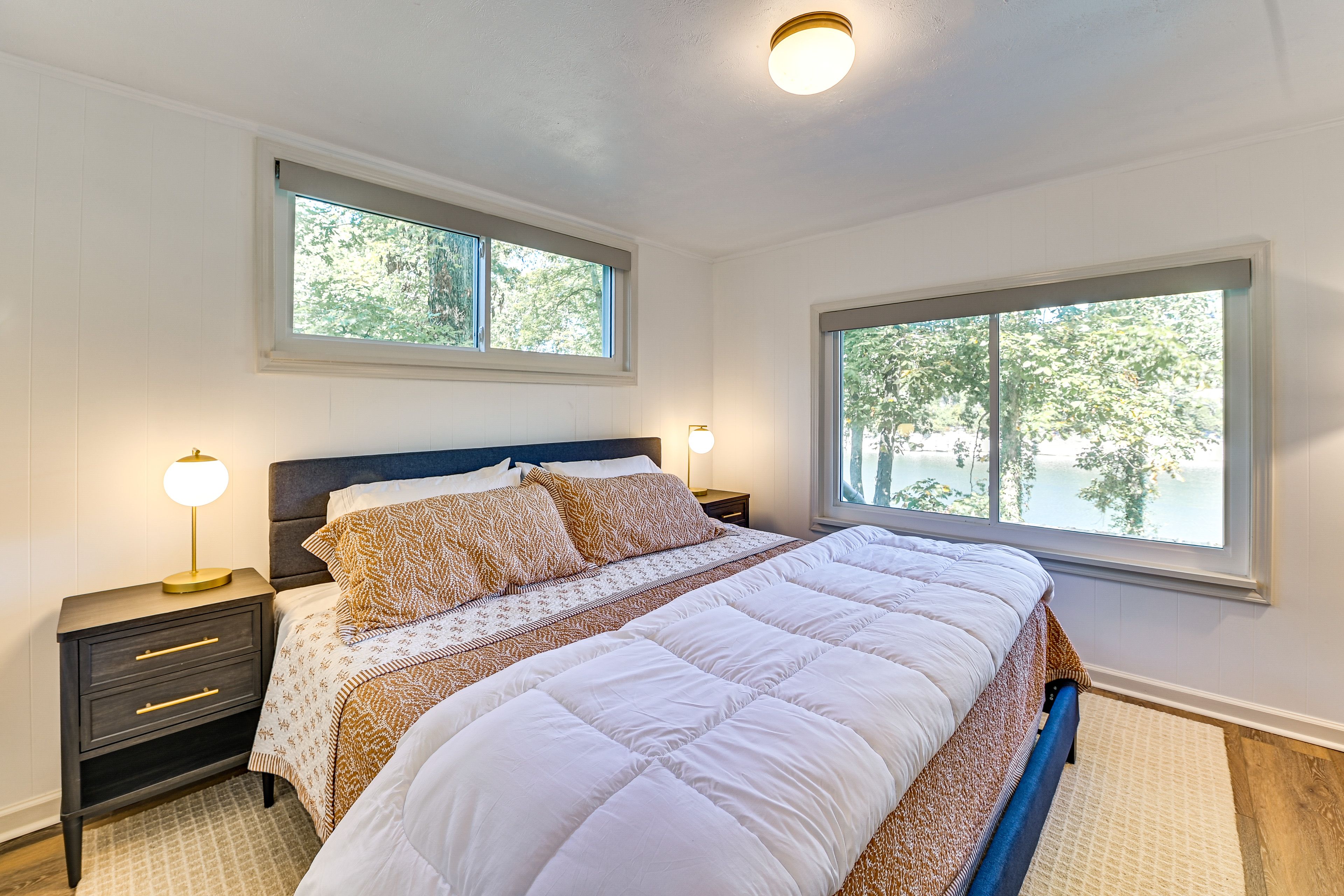 Bedroom 1 | King Bed | Main Floor