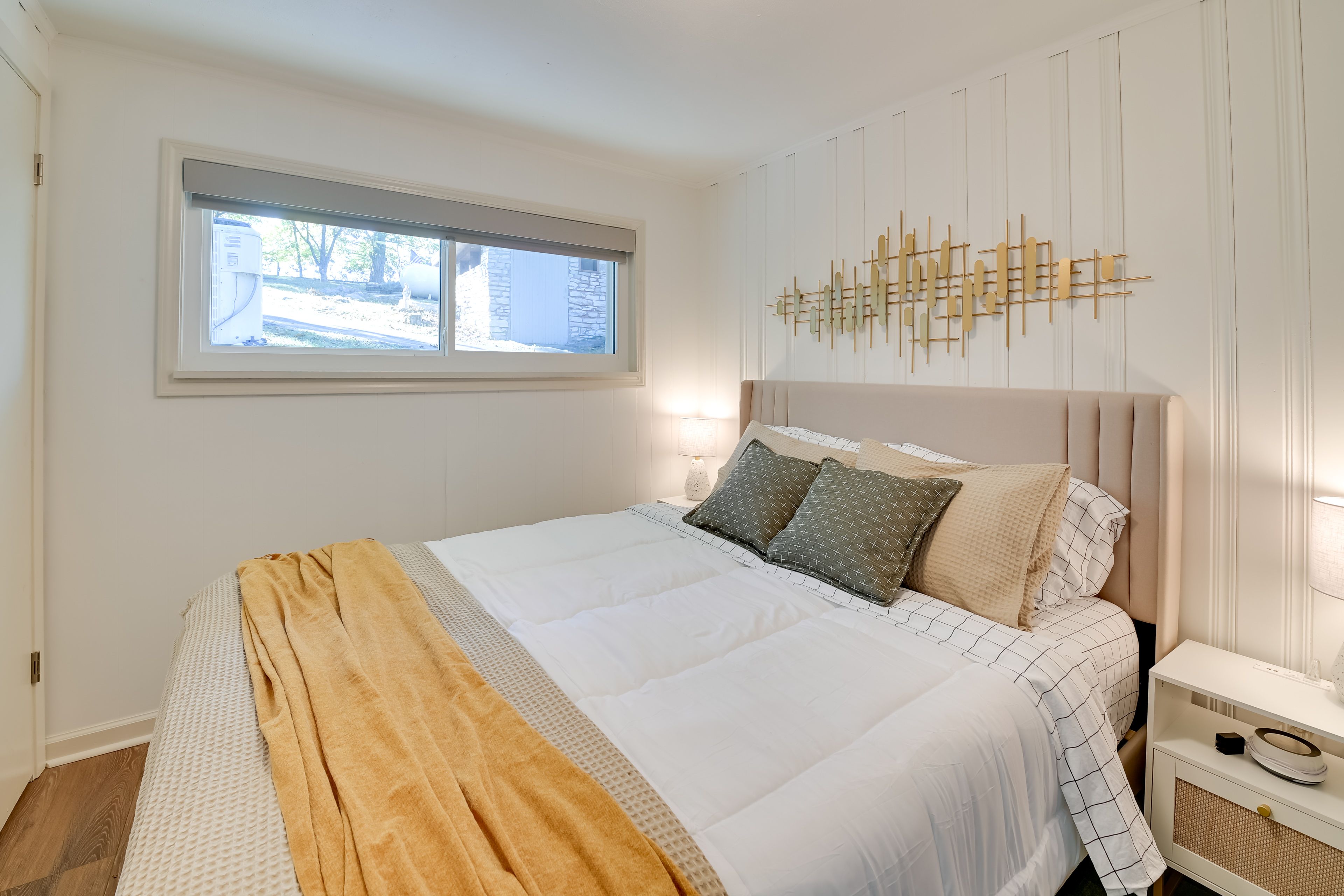 Bedroom 2 | Queen Bed | Main Floor