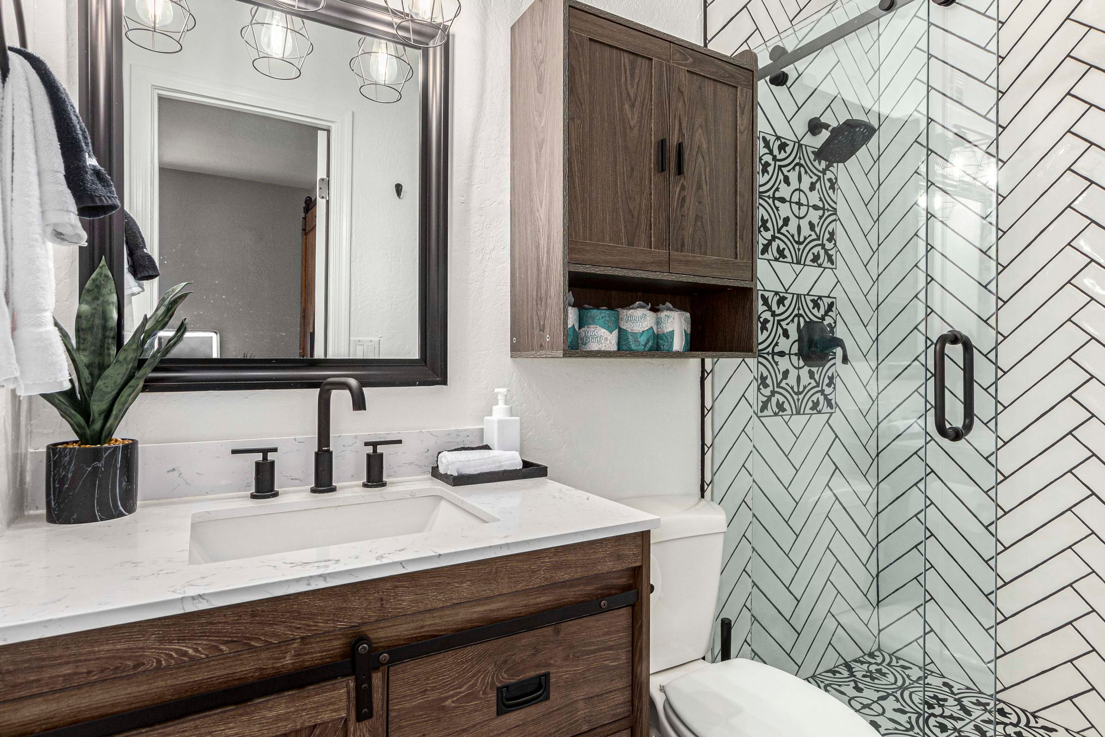 Full Bathroom | 2nd Floor
