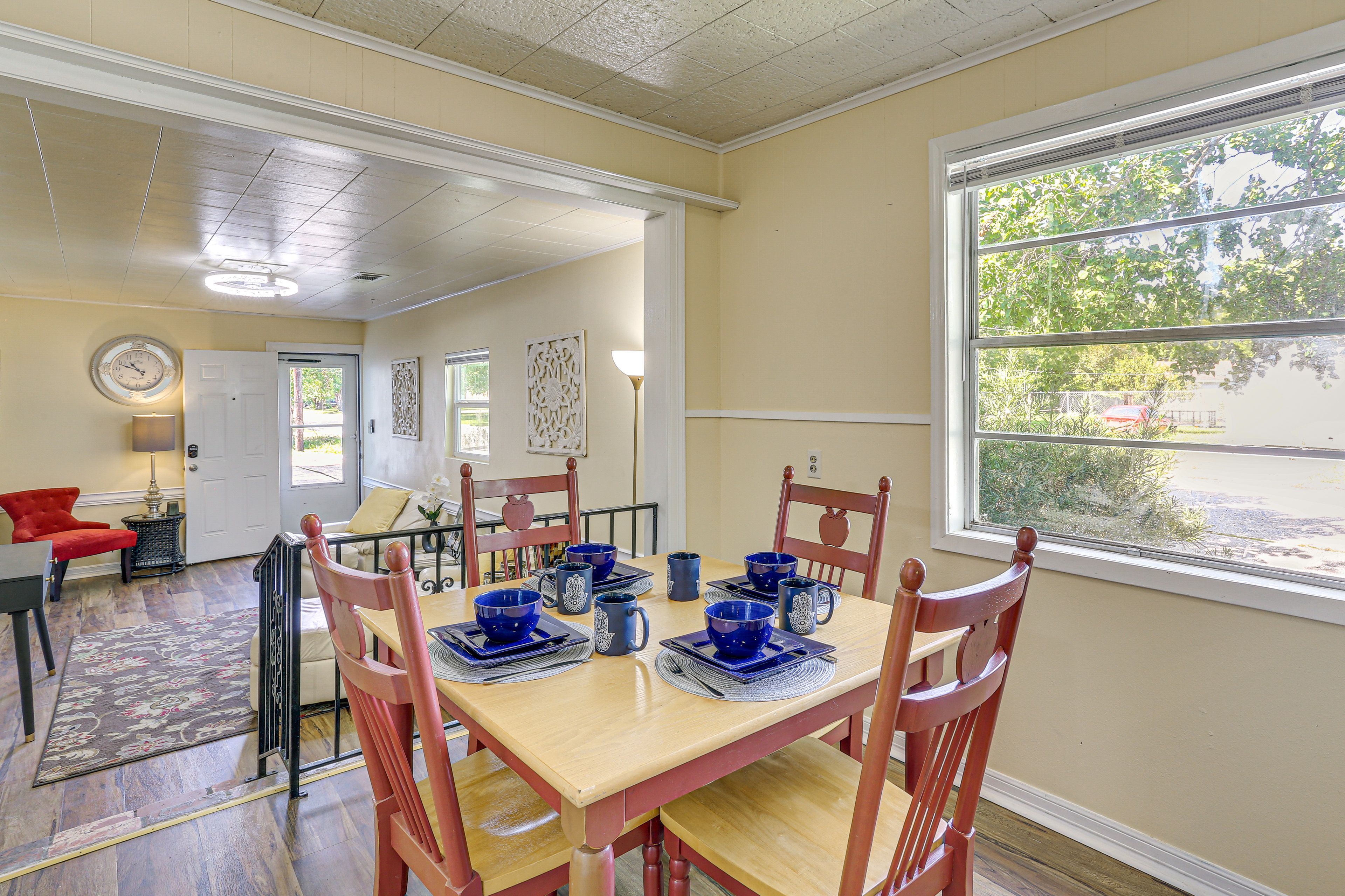 Dining Area | Dishware & Flatware Provided