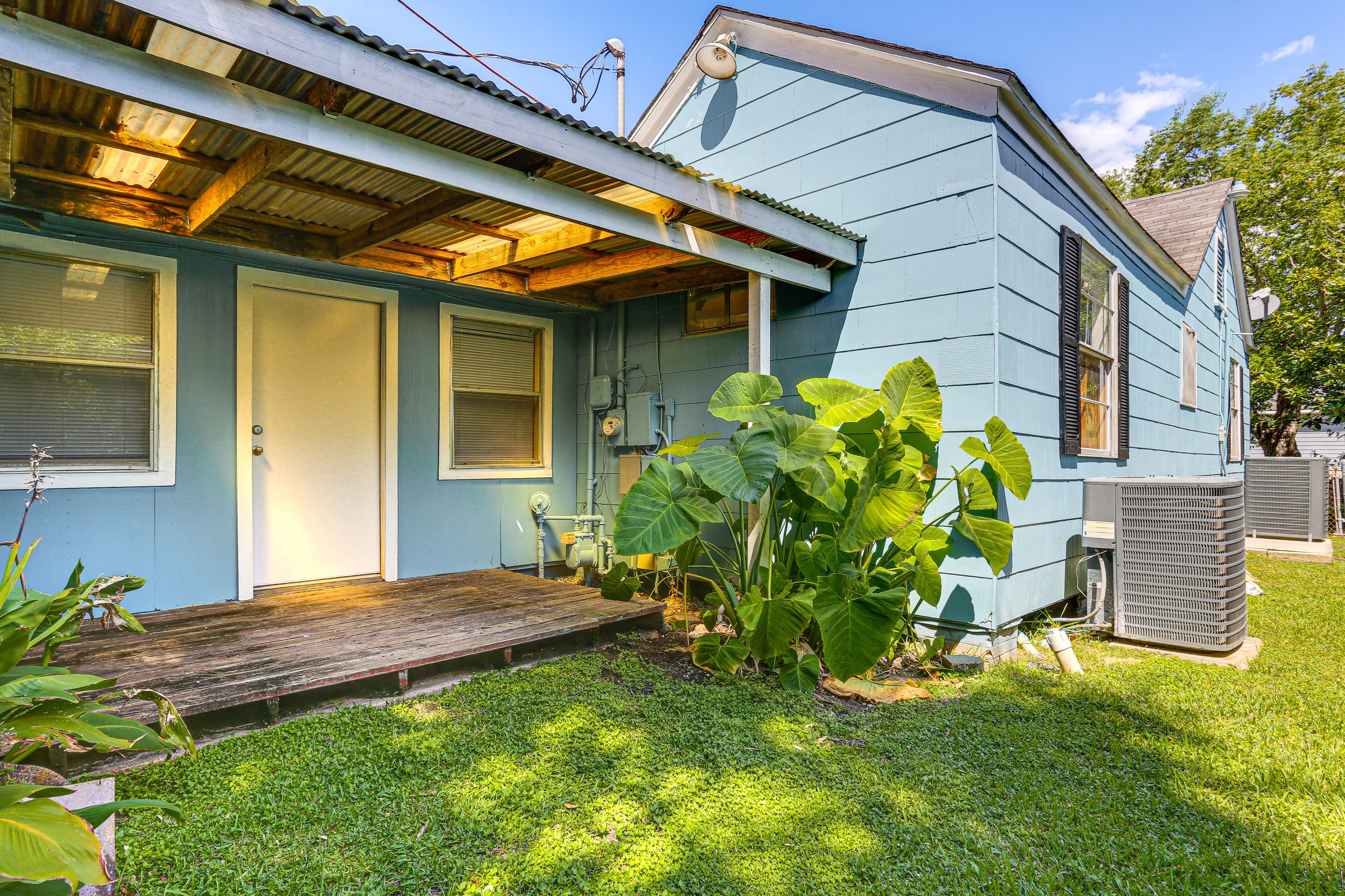 Port Arthur Vacation Rental | 2BR | 1BA | 1,074 Sq Ft | 2 Steps to Enter