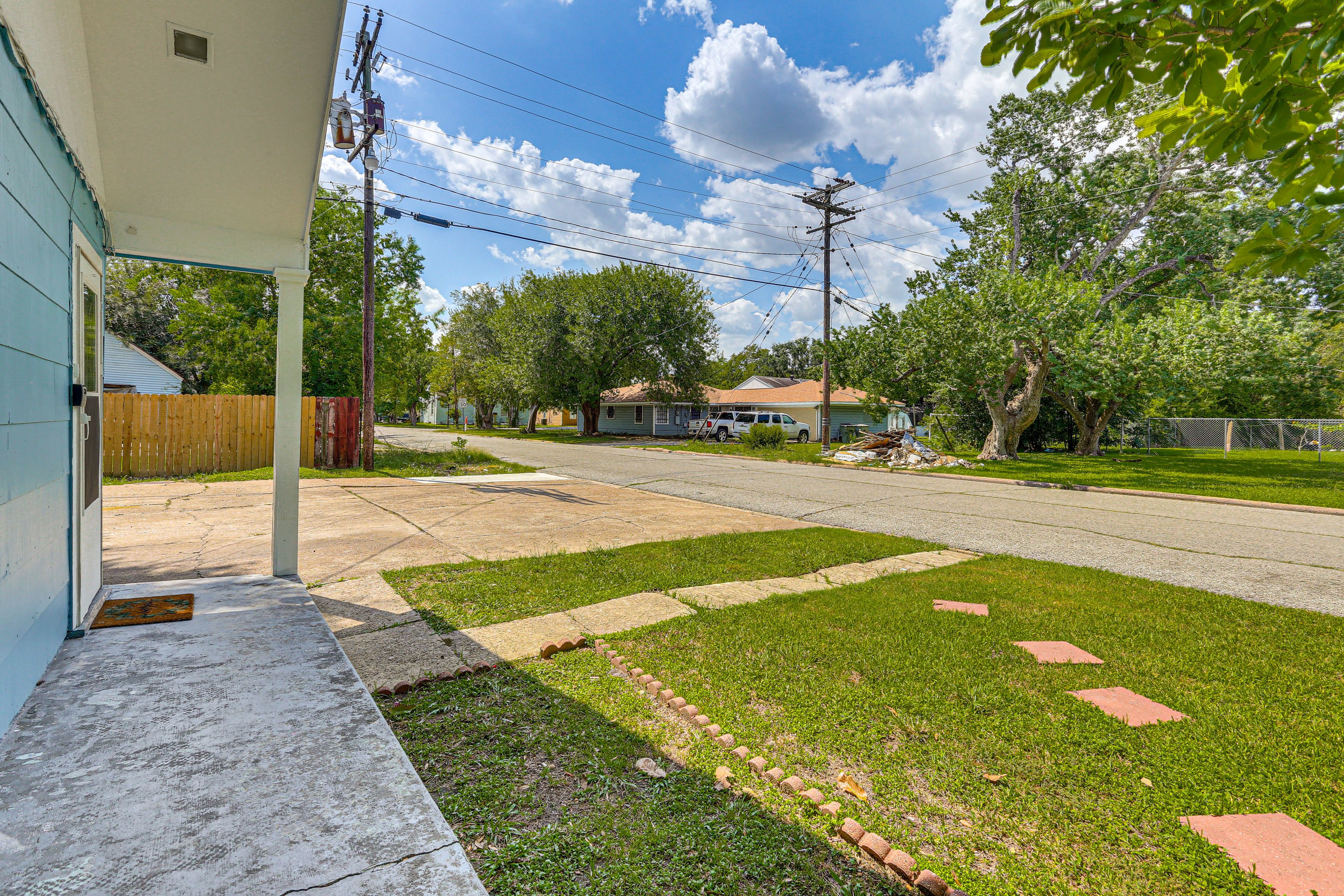 Parking | Shared Driveway (1 Vehicle)