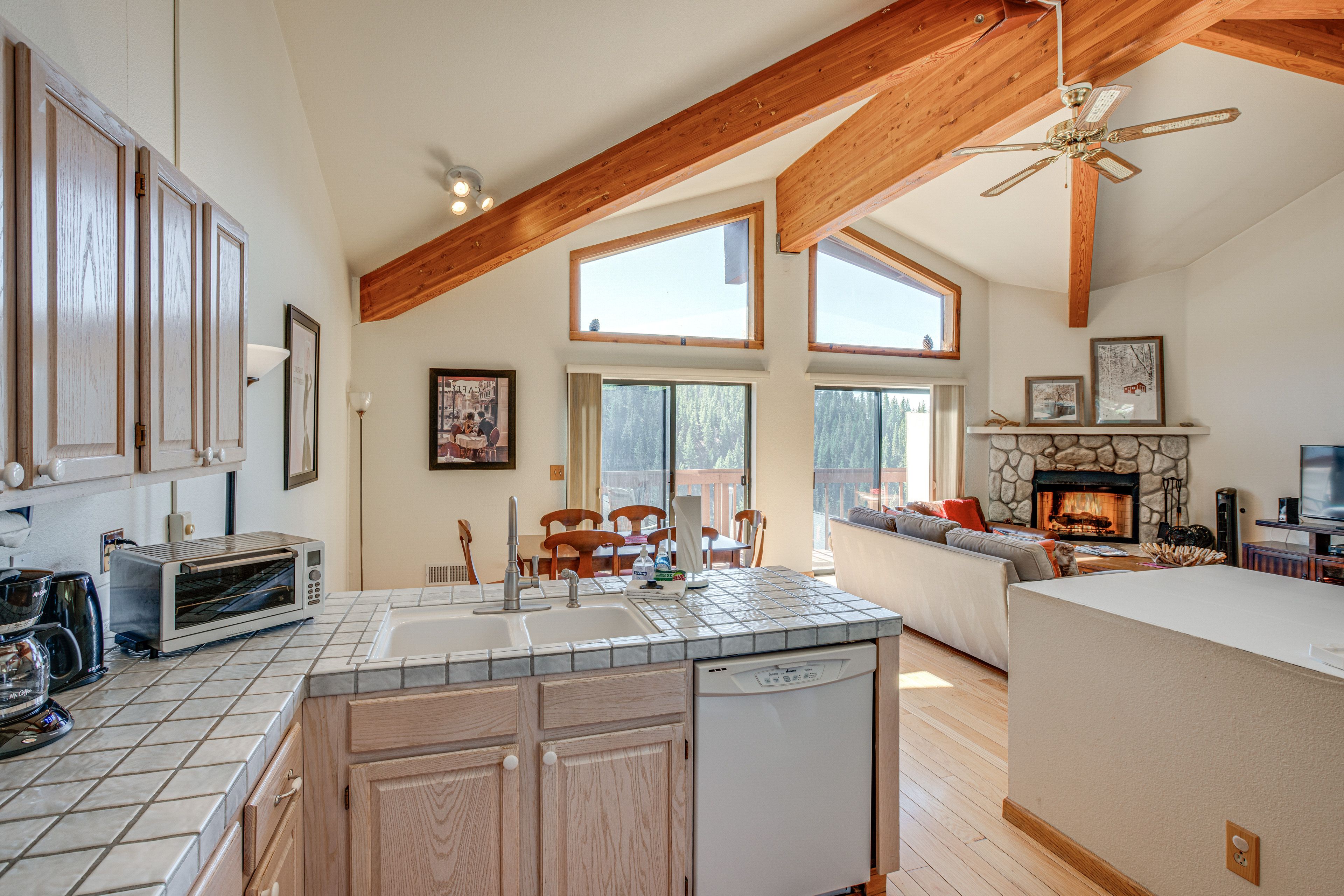 Kitchen | Stove/Oven | Refrigerator | Microwave | 3rd Floor