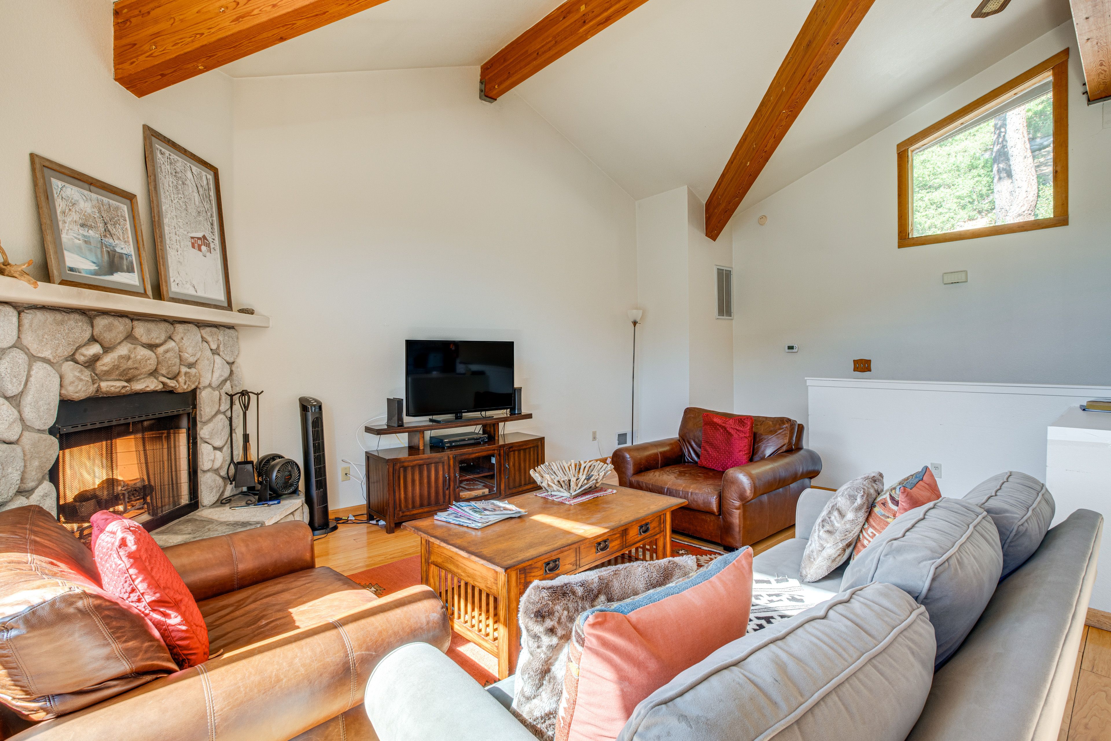 Living Room | Queen Sleeper Sofa | Fireplace | Smart TV | 3rd Floor