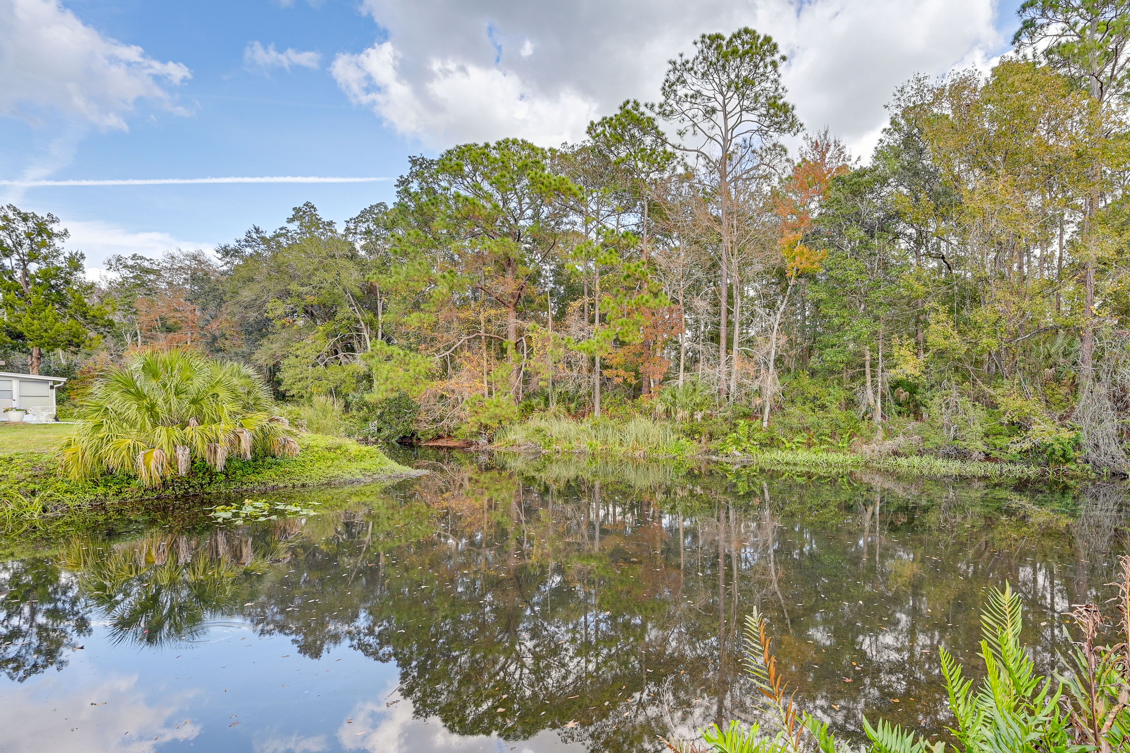 Weeki Wachee Vacation Rental | 5BR | 2BA | 2,280 Sq Ft | Stairs to Enter