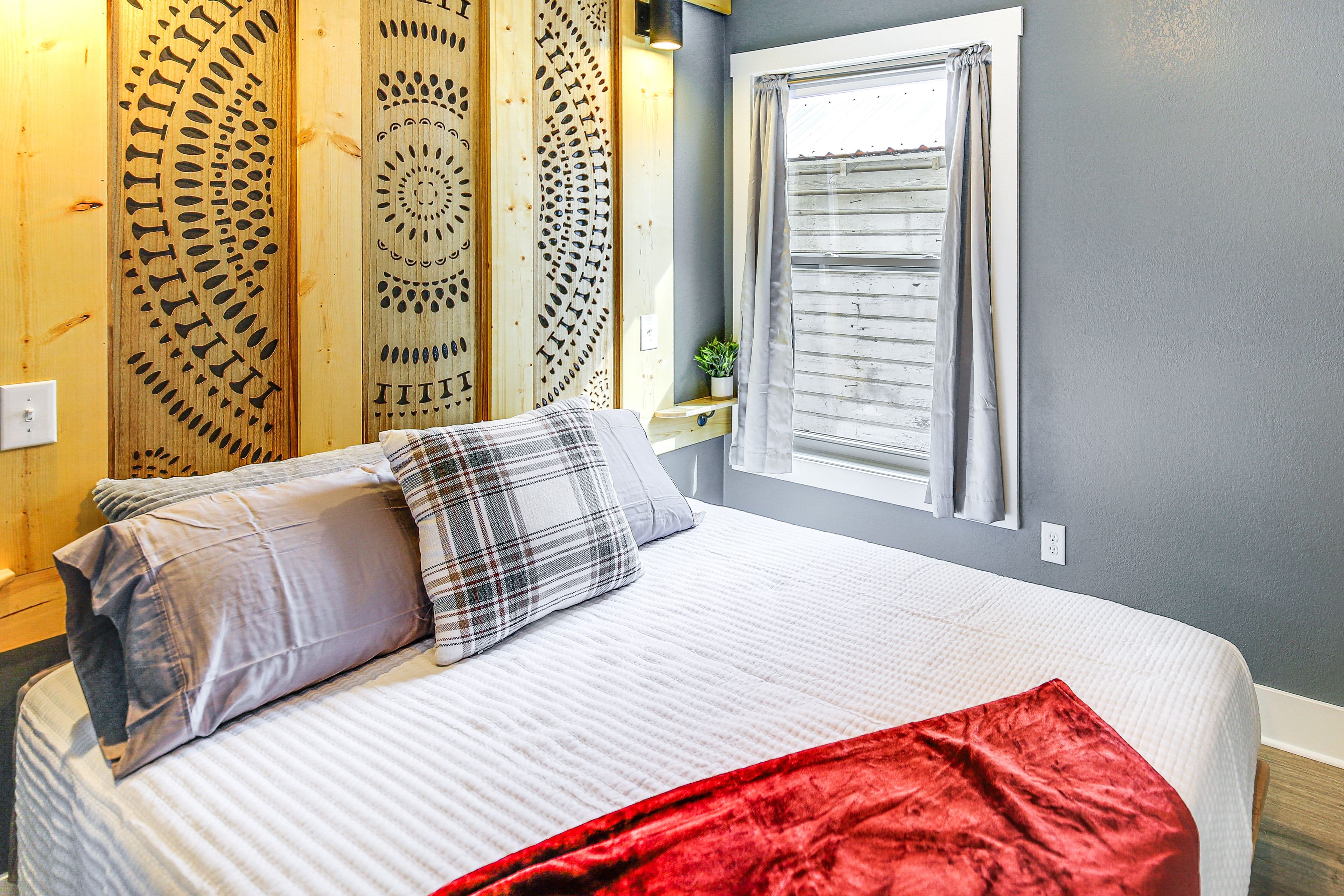 Bedroom 2 | Queen Bed | Smart TV