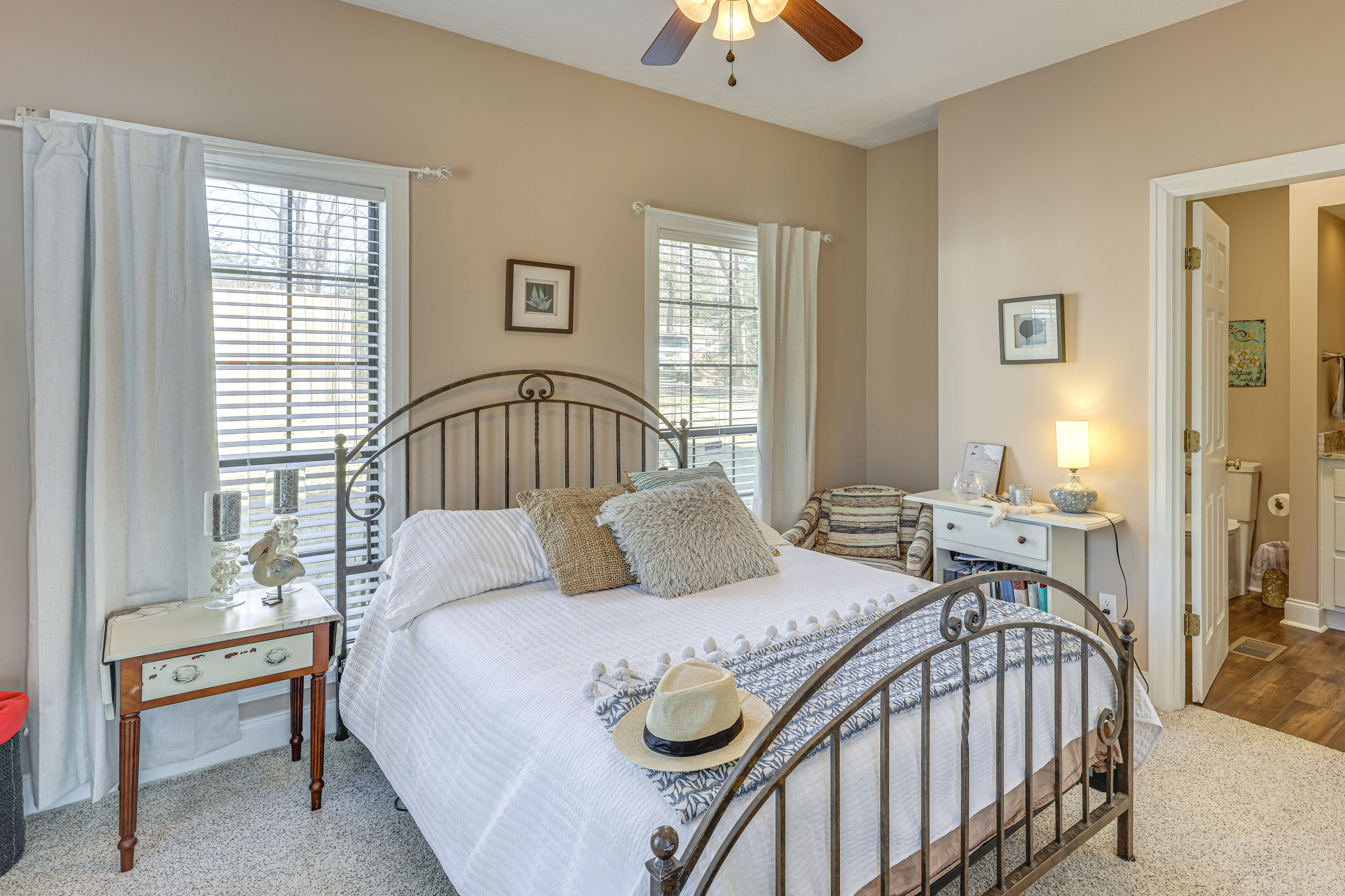 Bedroom 2 | Queen Bed | 1st Floor