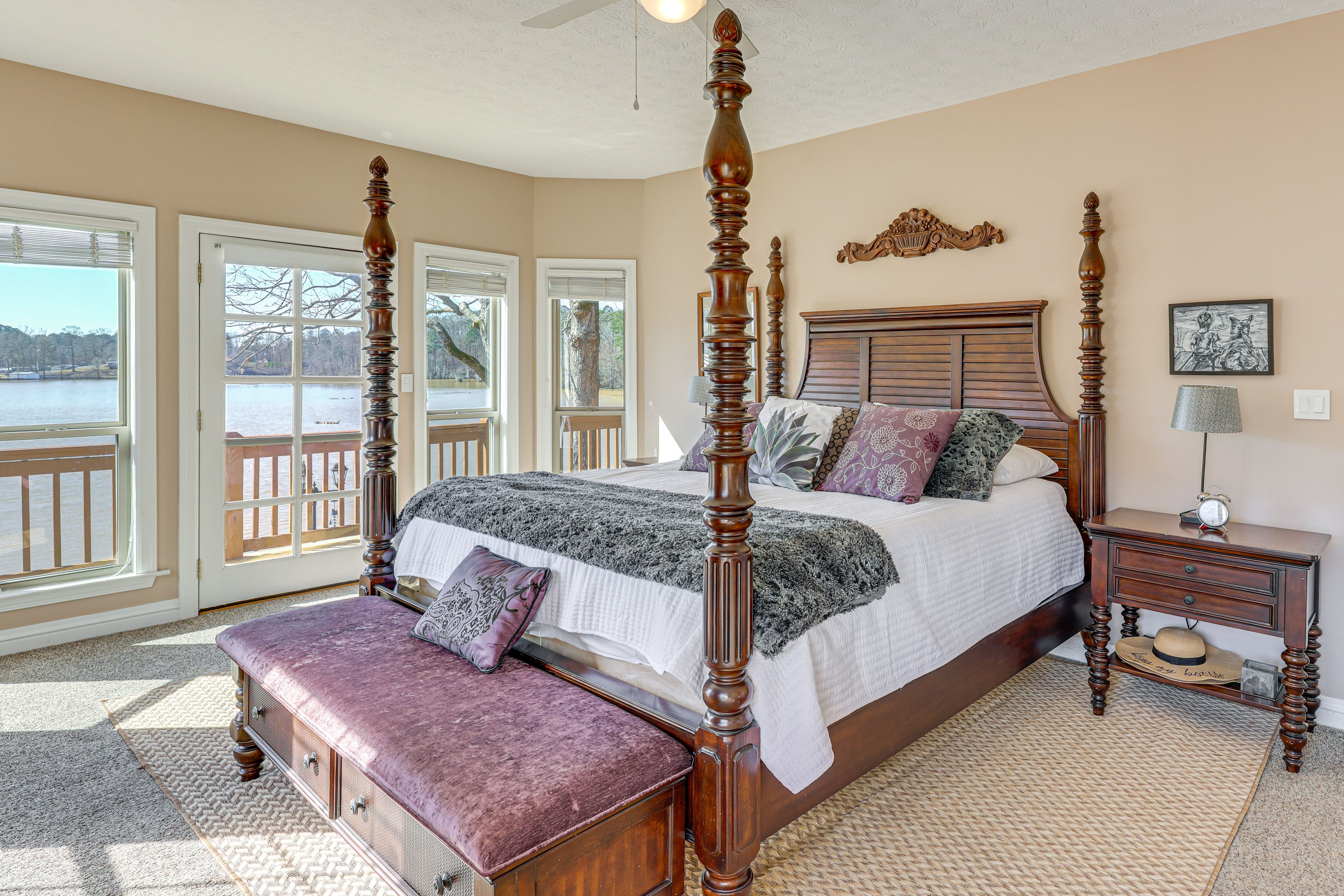 Bedroom 1 | King Bed | 1st Floor