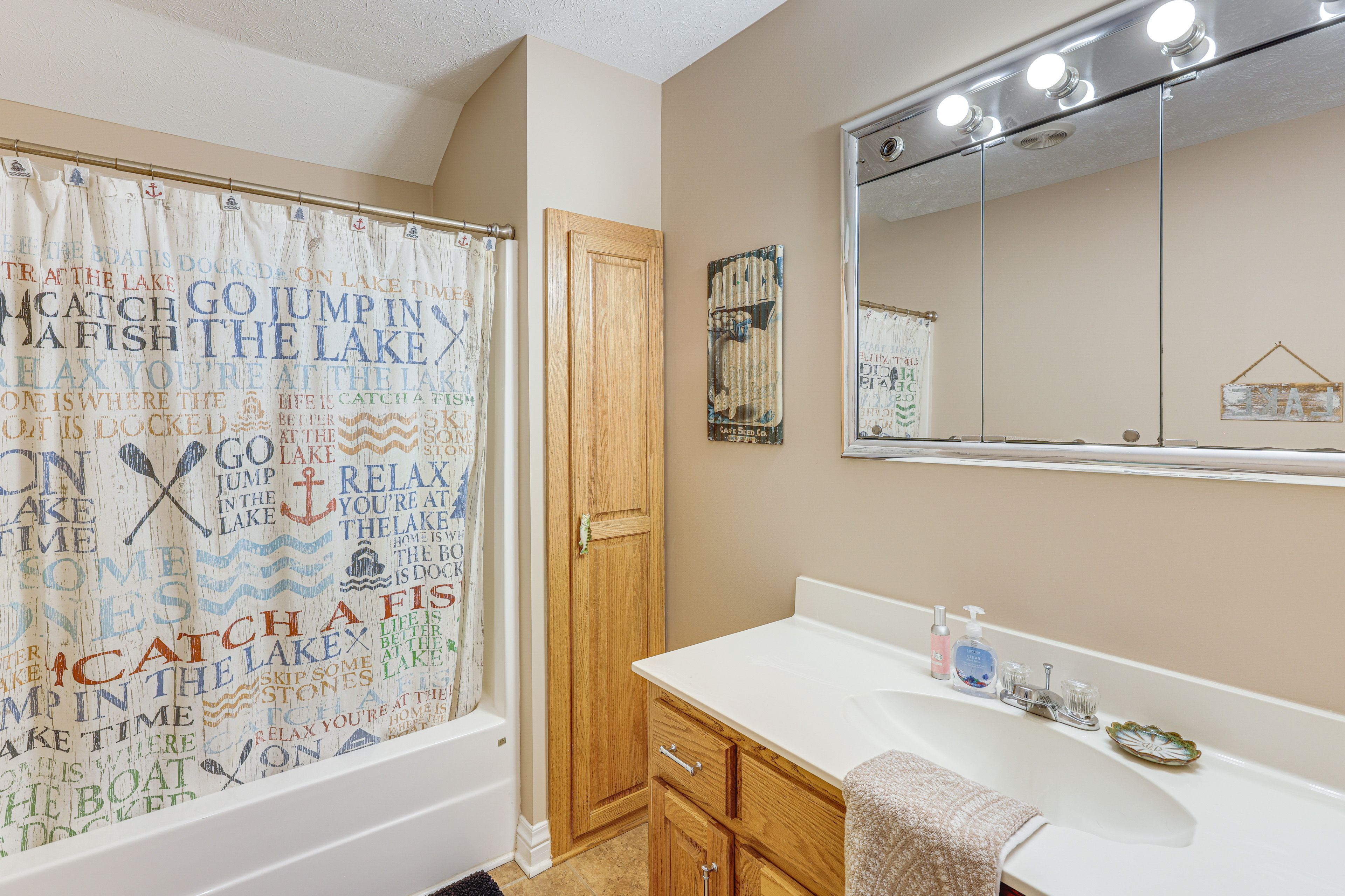 Bathroom | 2nd Floor