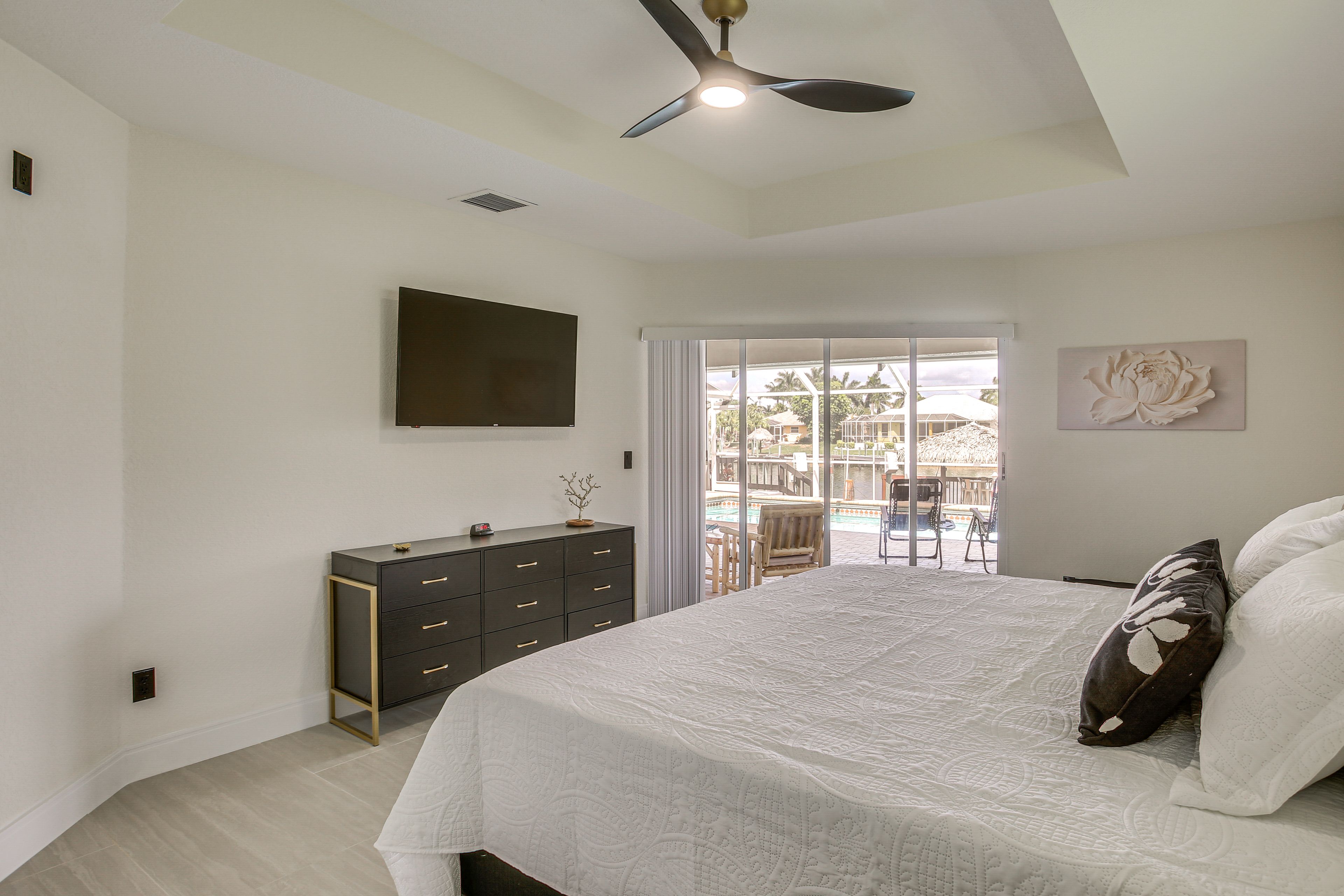 Bedroom 1 | King Bed