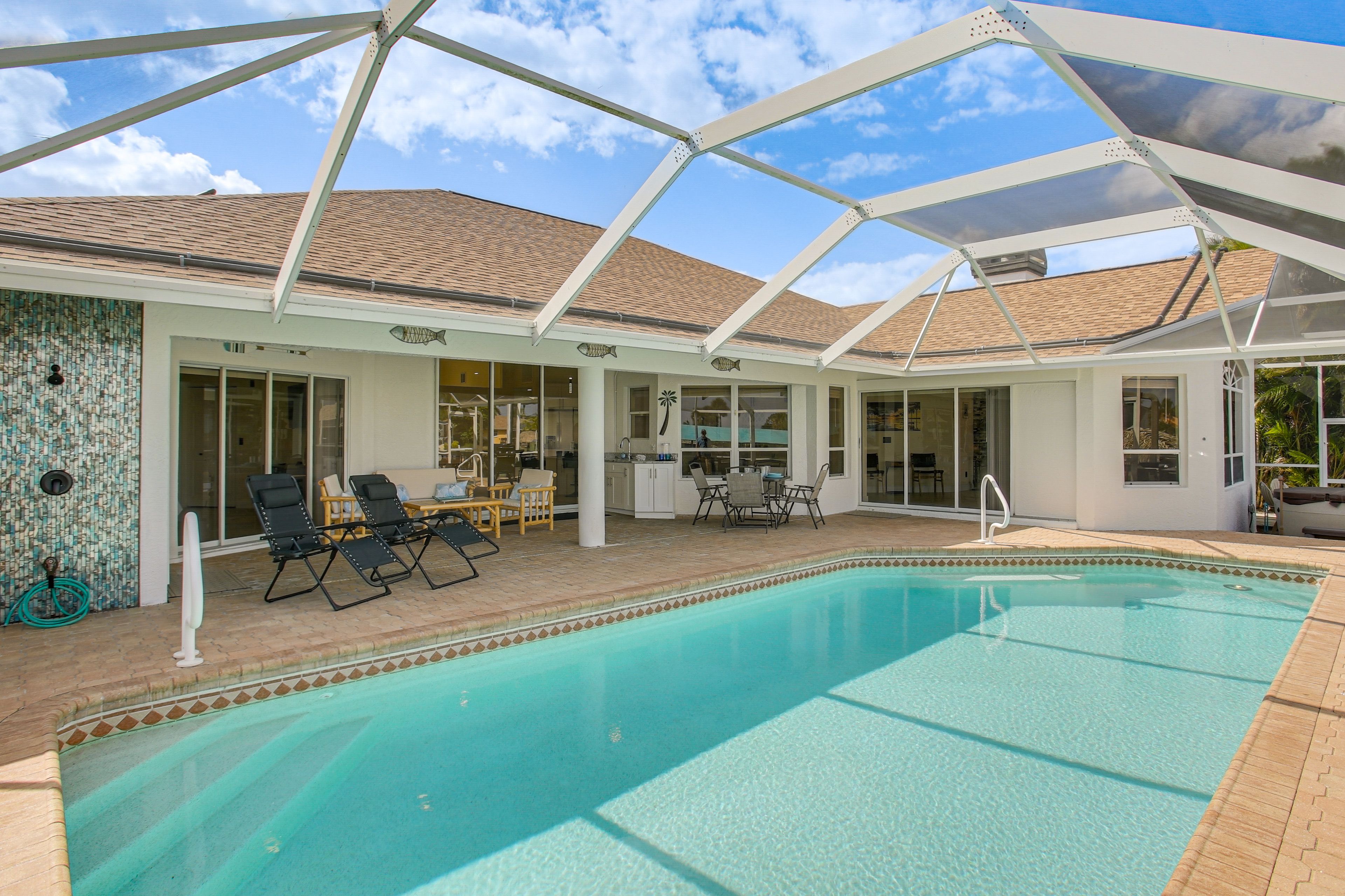 Screened-In Lanai | Private Hot Tub & Pool | Gas Grill
