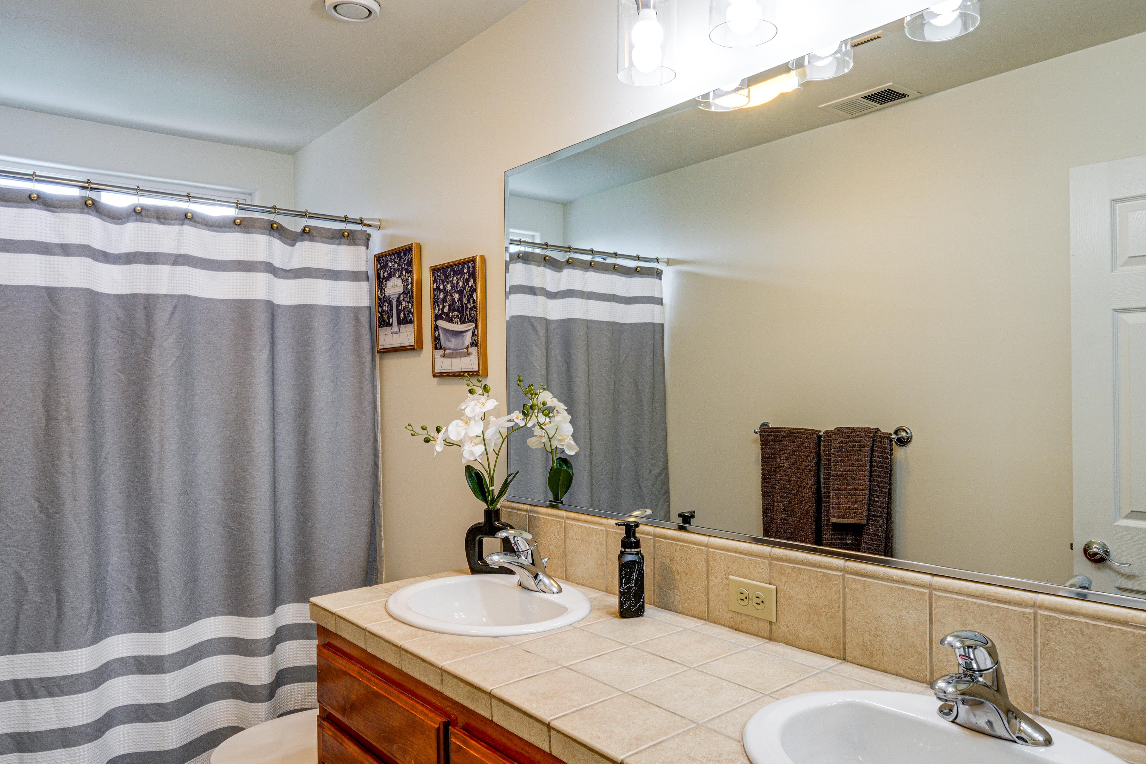 Full Bathroom | 2nd Floor