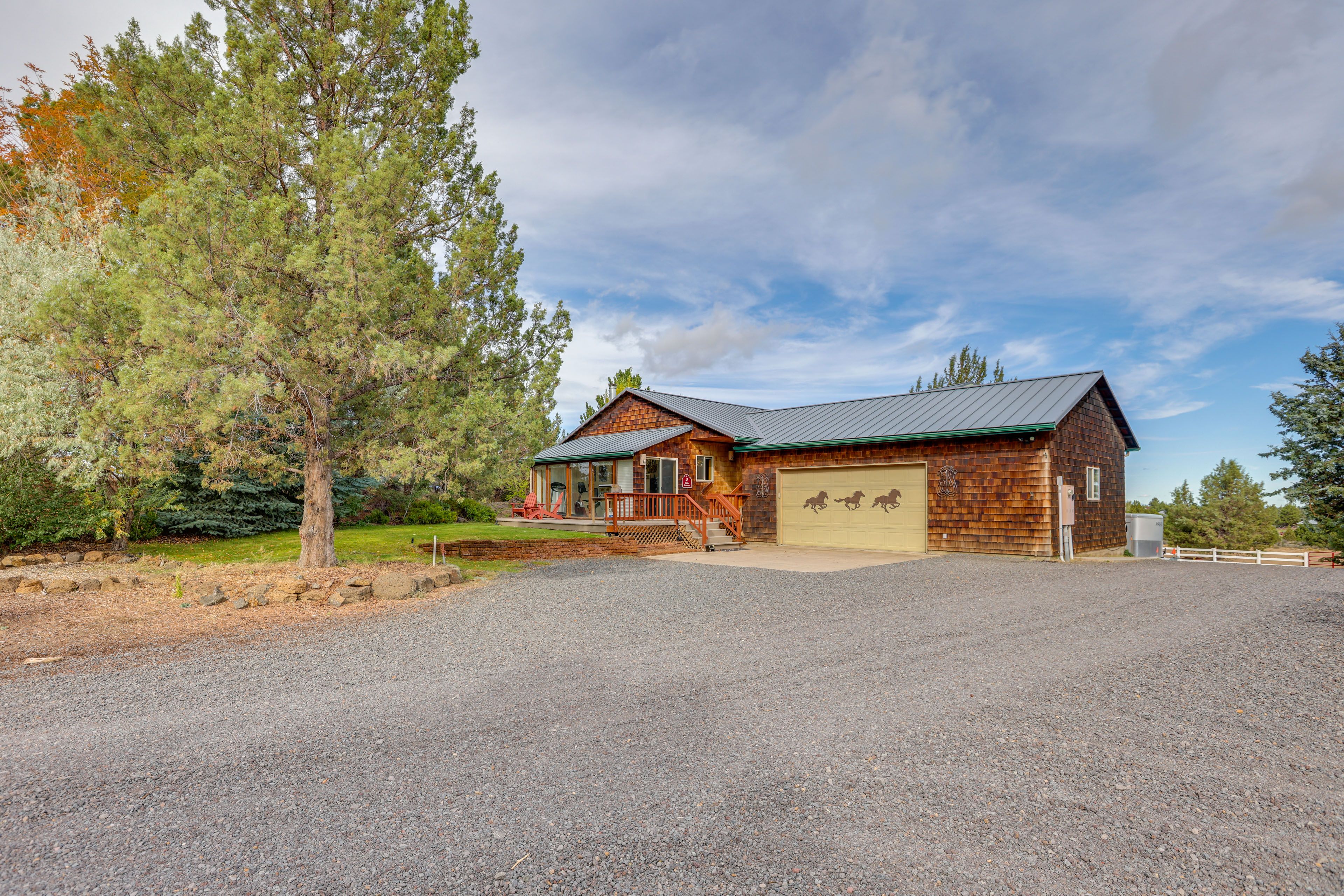 Garage (1 Vehicle) | Gravel Driveway (2 Vehicles) | RV/Horse Trailer Parking