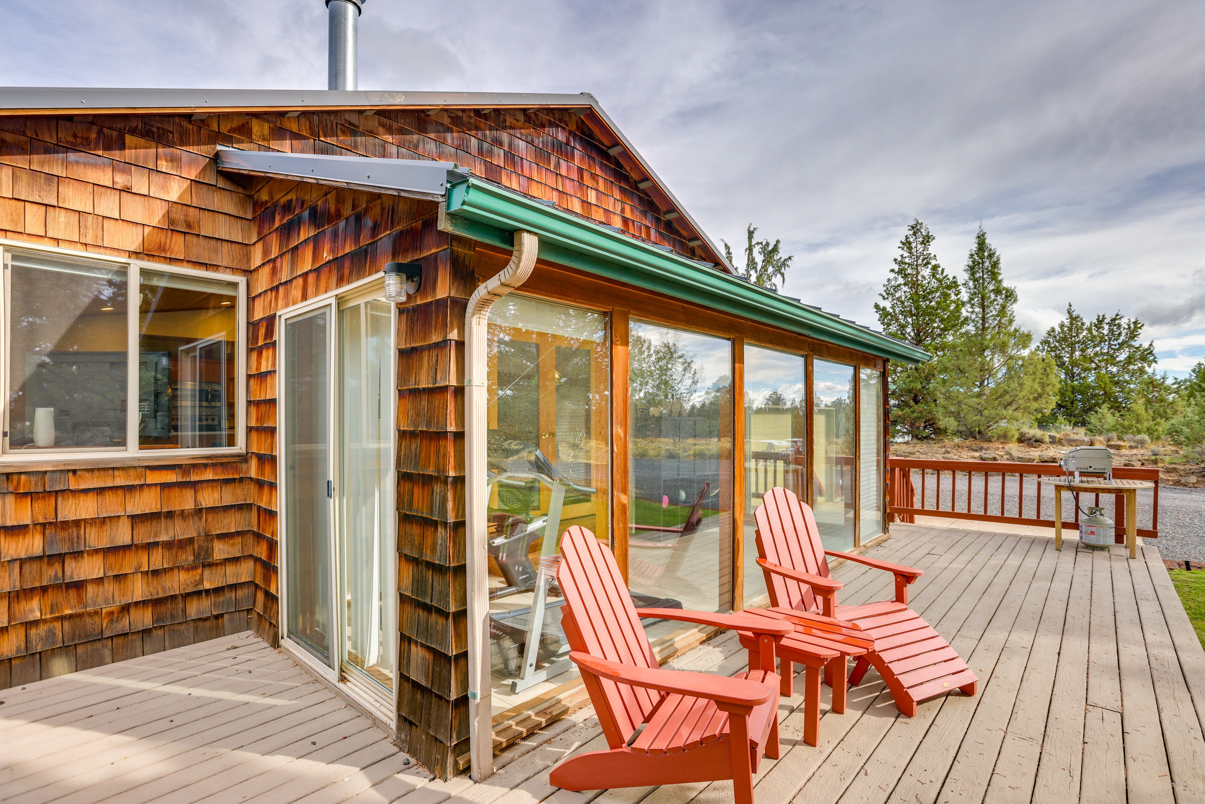 Bend Vacation Rental | 1BR | 1BA | 6 Steps to Enter | 1,000 Sq Ft