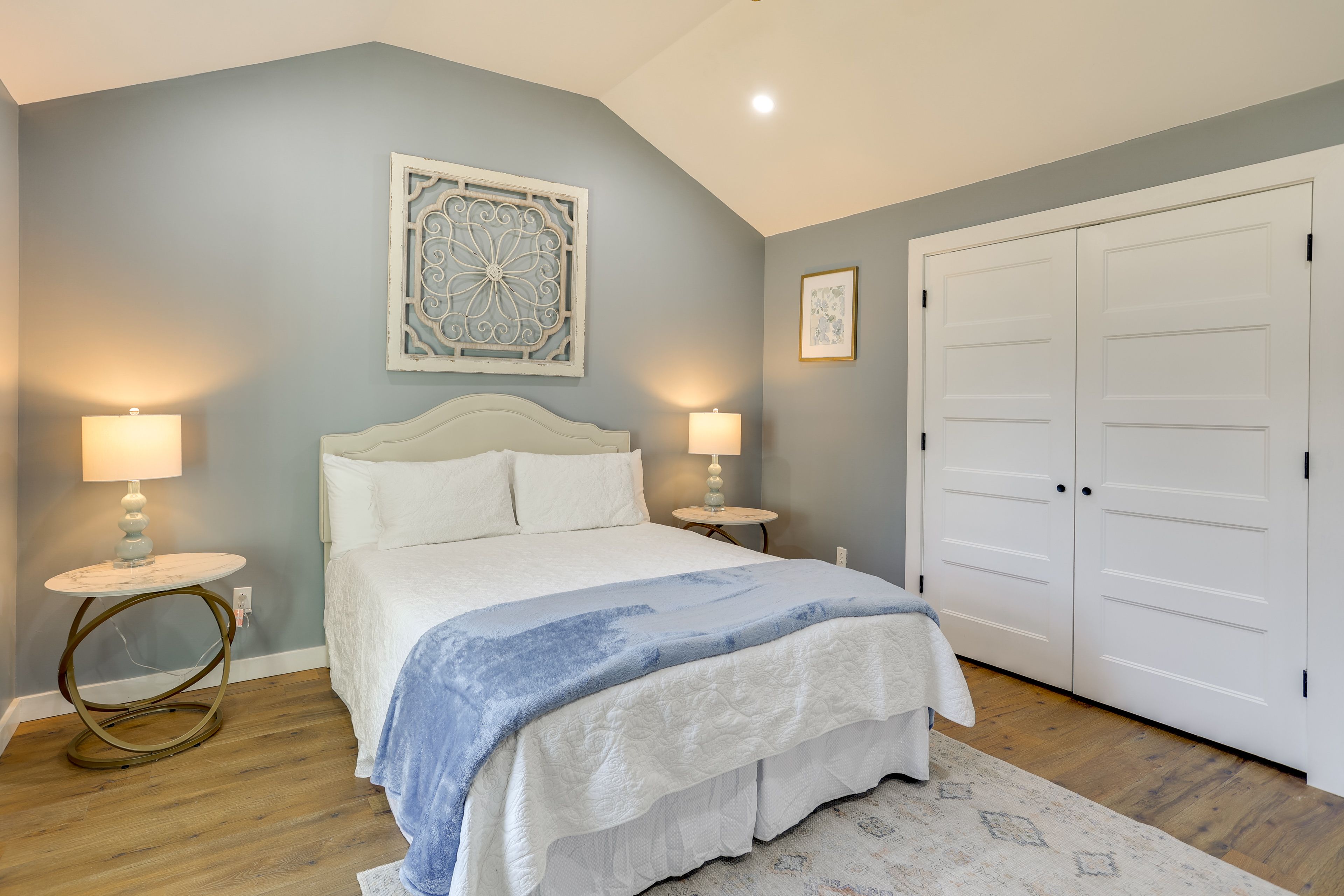 Bedroom 1 | Queen Bed | Walk-In Closet