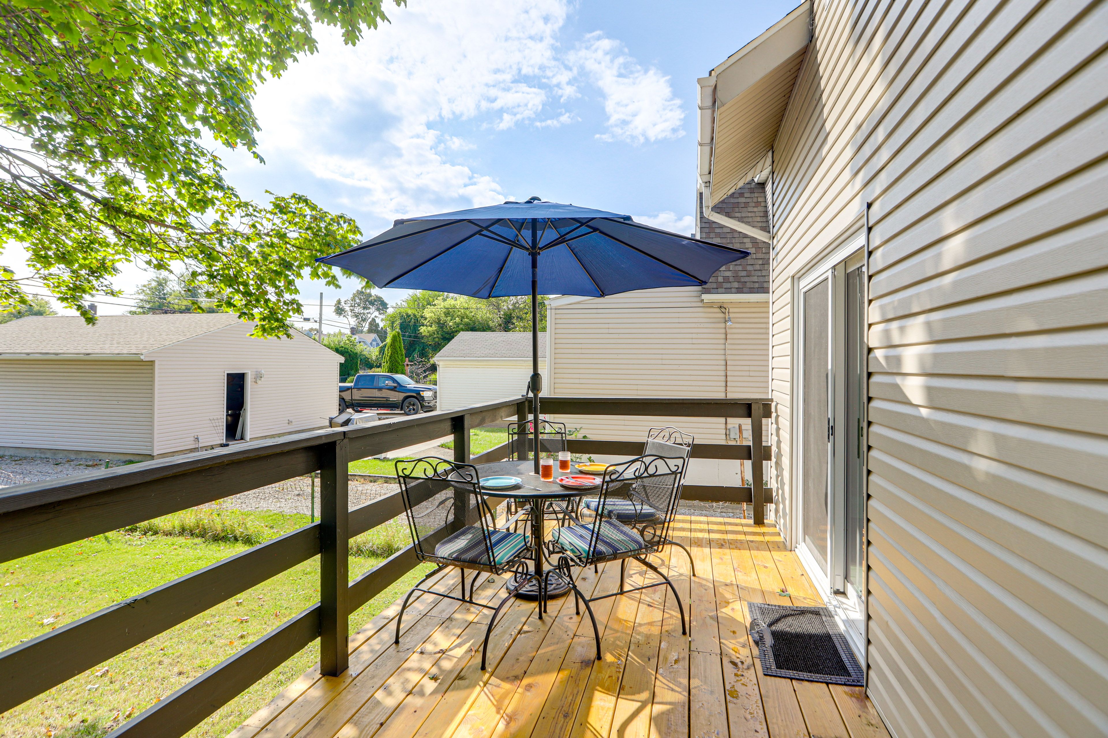 Rear Deck | Outdoor Dining Set