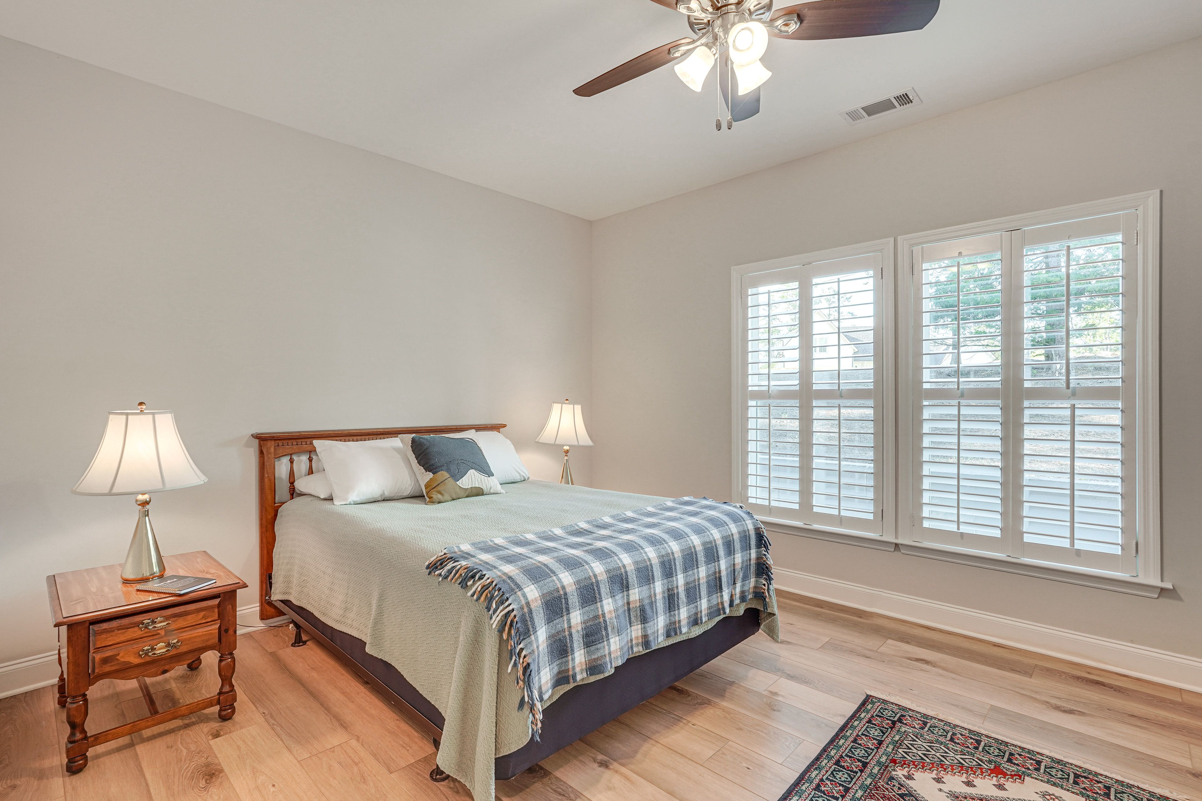 Bedroom 2 | Queen Bed