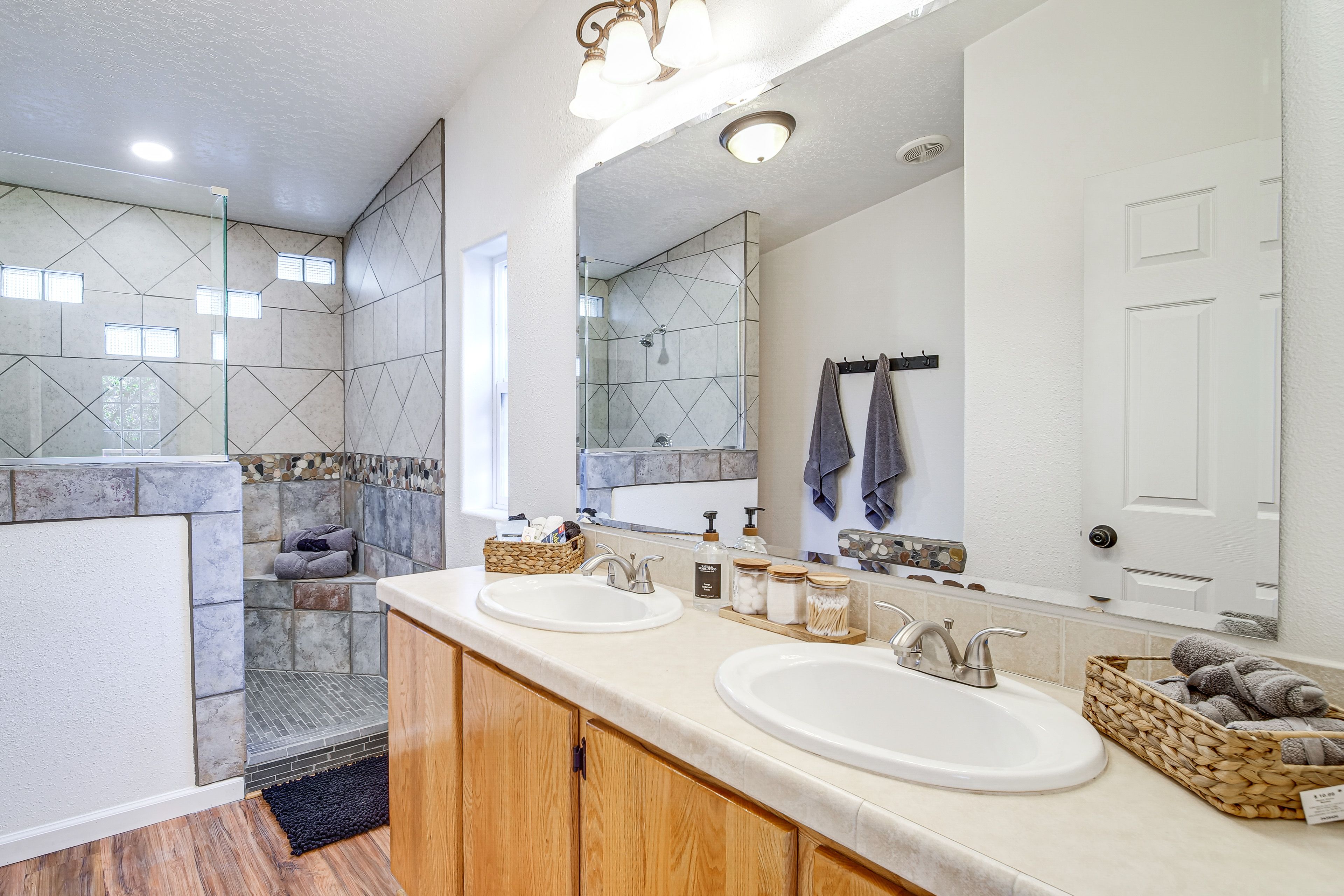 En-Suite Bathroom | Towels Provided