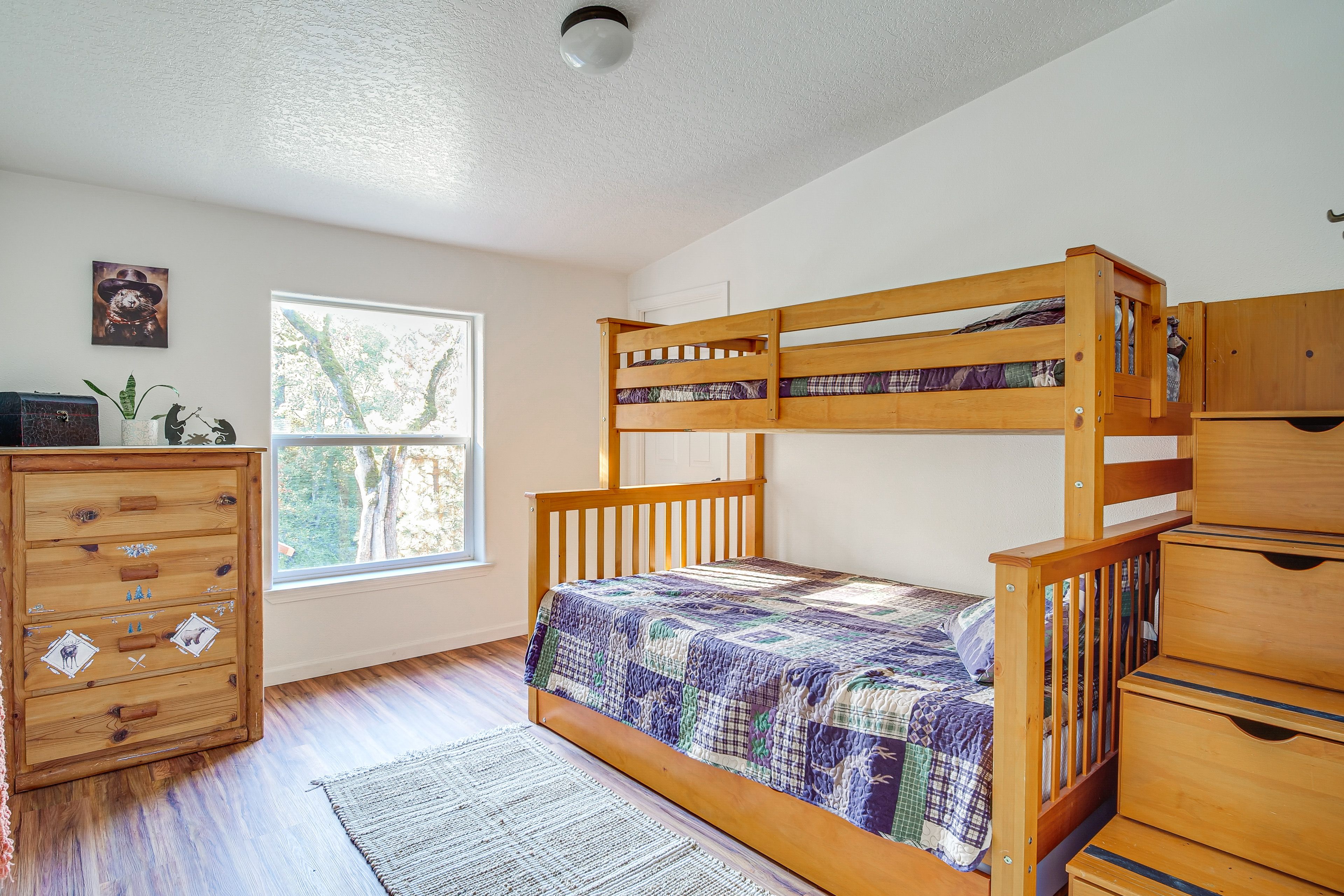 Bedroom 3 | Twin/Full Bunk Bed w/ Twin Trundle