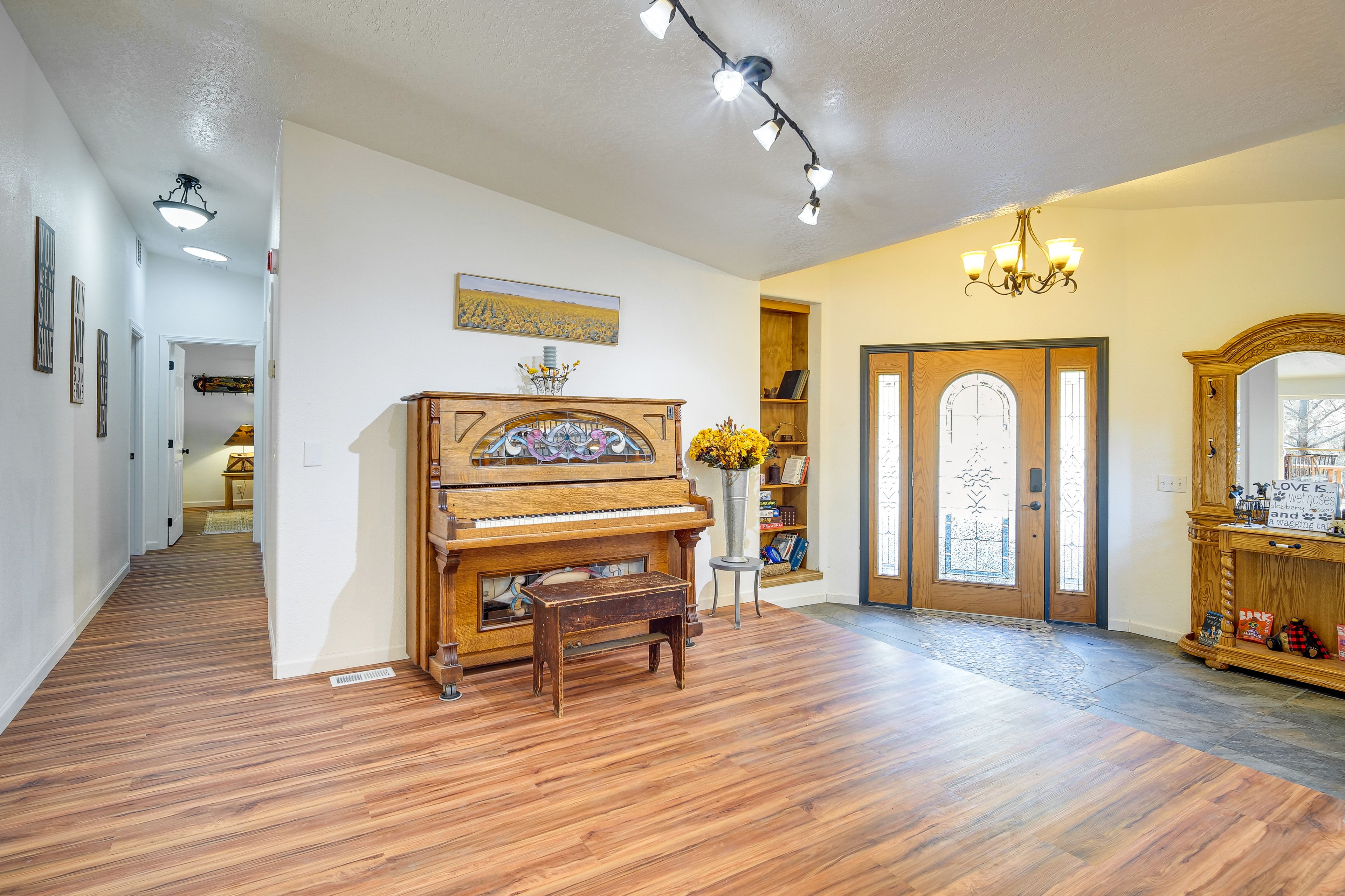 Front Entrance Area | Piano