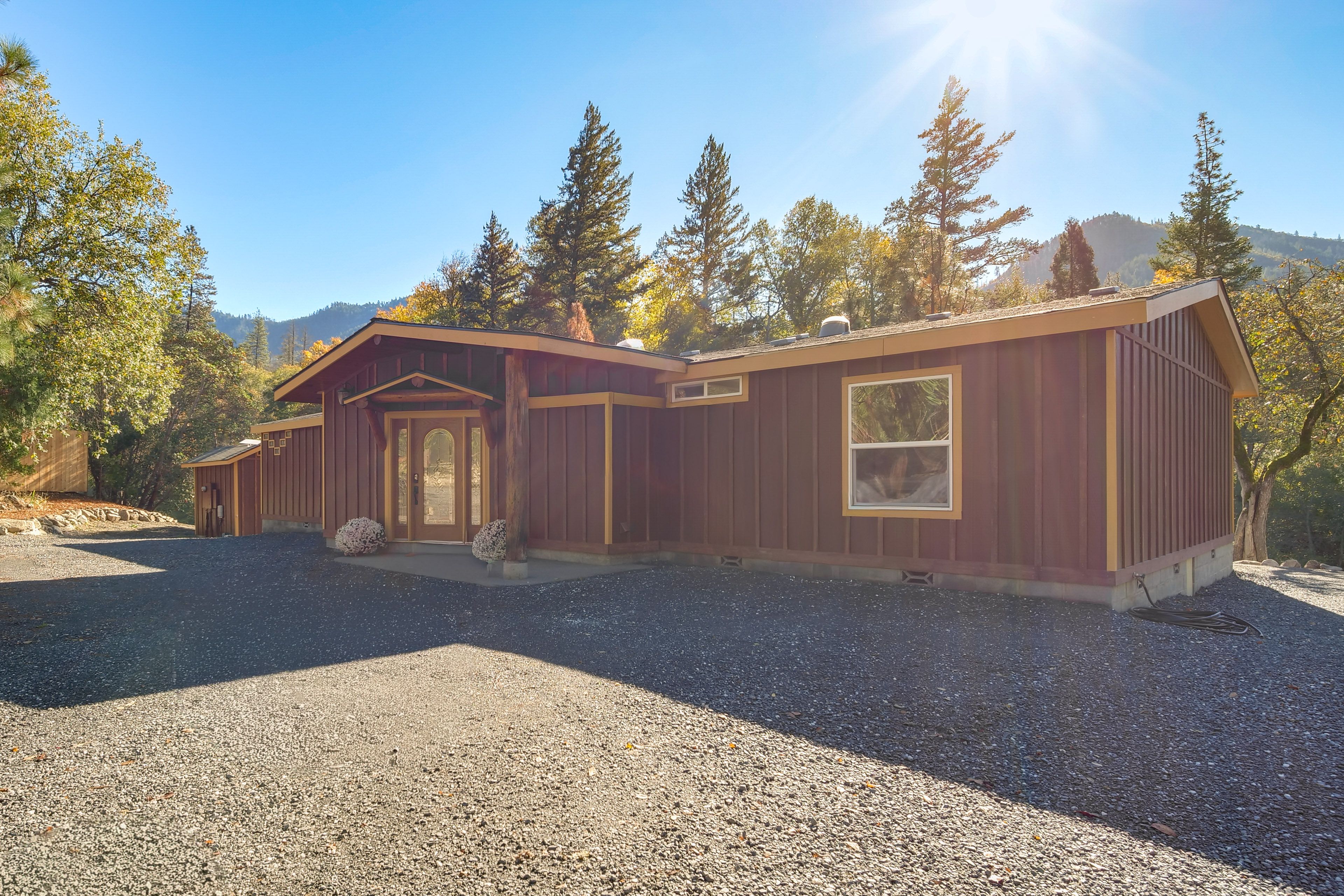 Exterior | Parking | Driveway (6 Vehicles) | Trailers & RVs Welcome