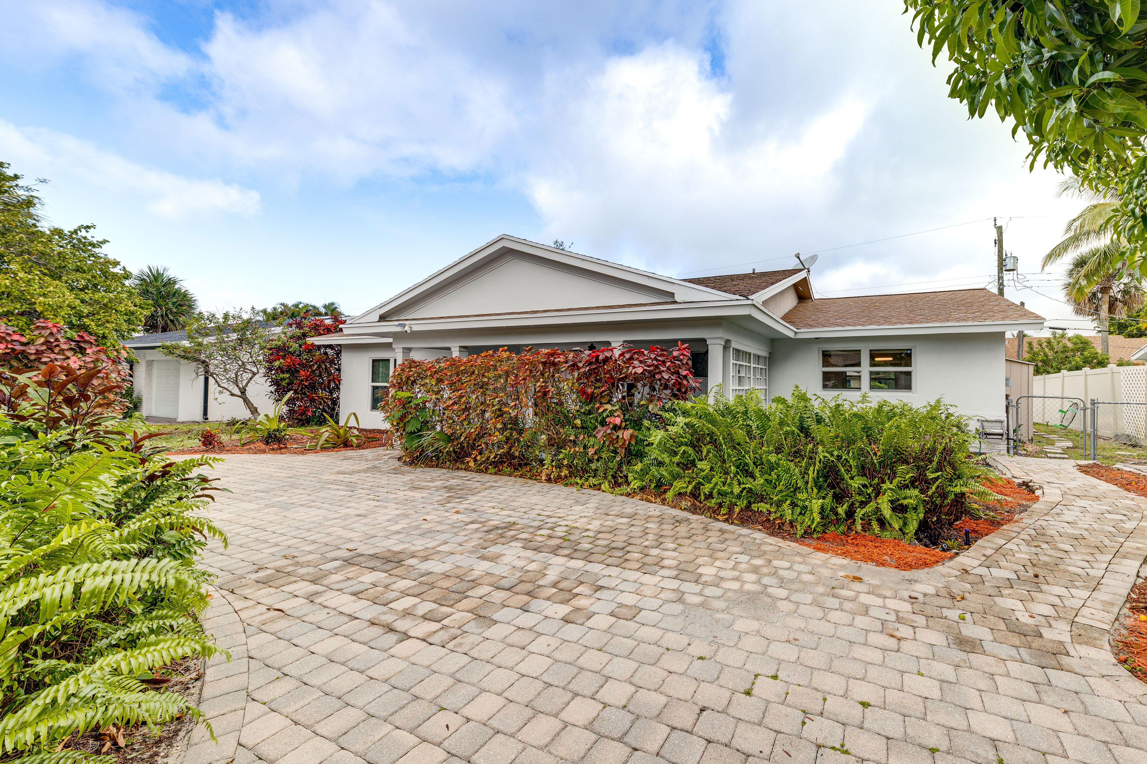 Parking | Driveway (4 Vehicles)