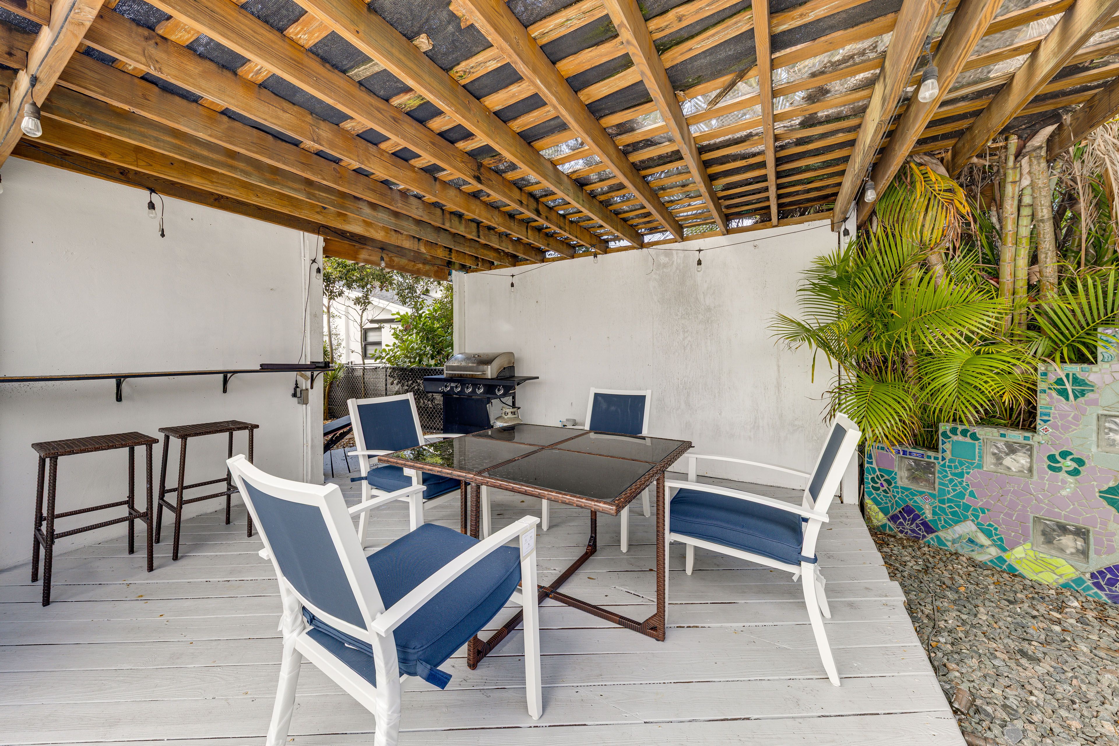 Pergola | Gas Grill | Dining Area