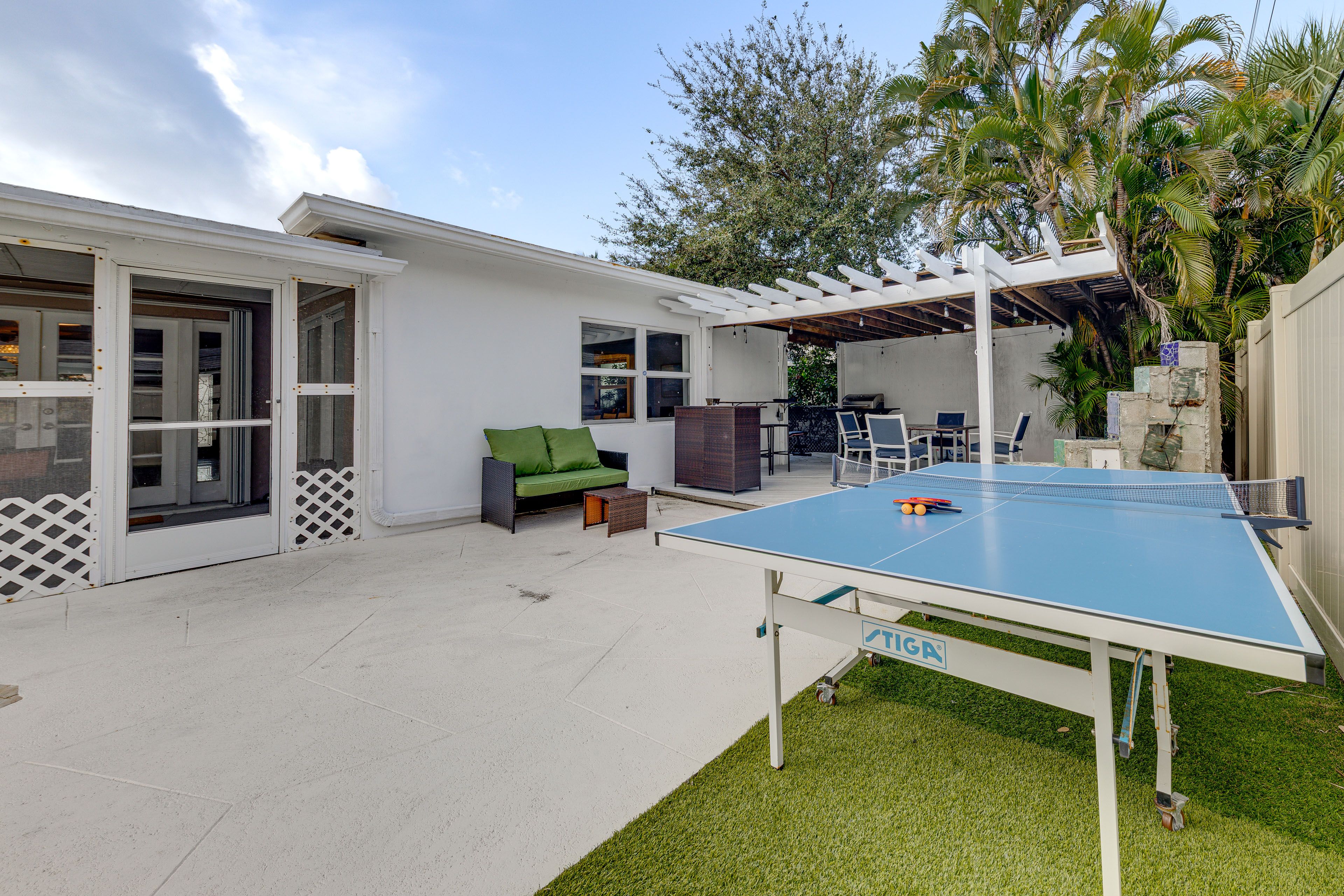Patio | Ping-Pong Table | Lounge Seating