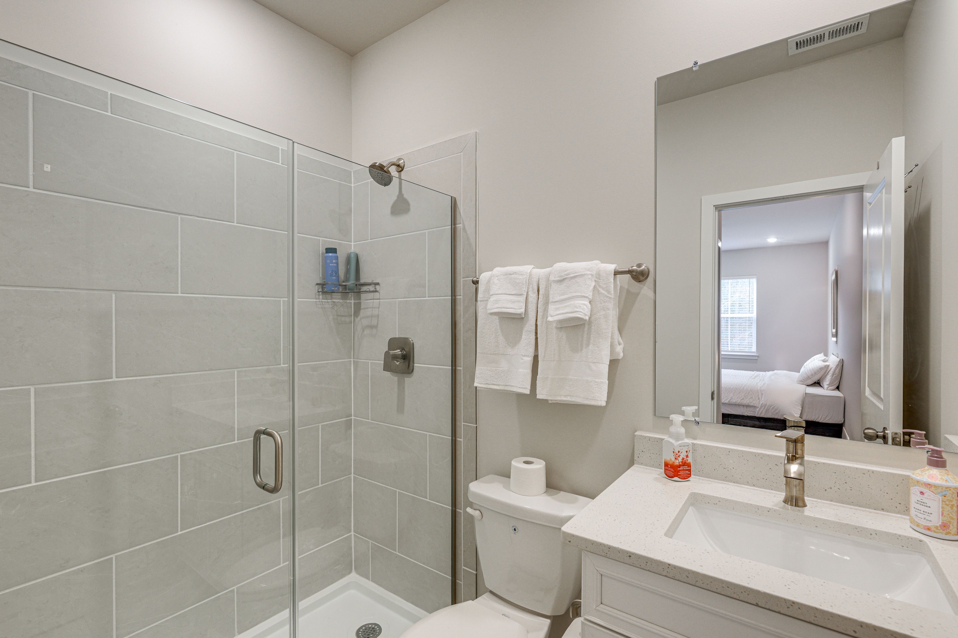 Full Bathroom | 2nd Floor