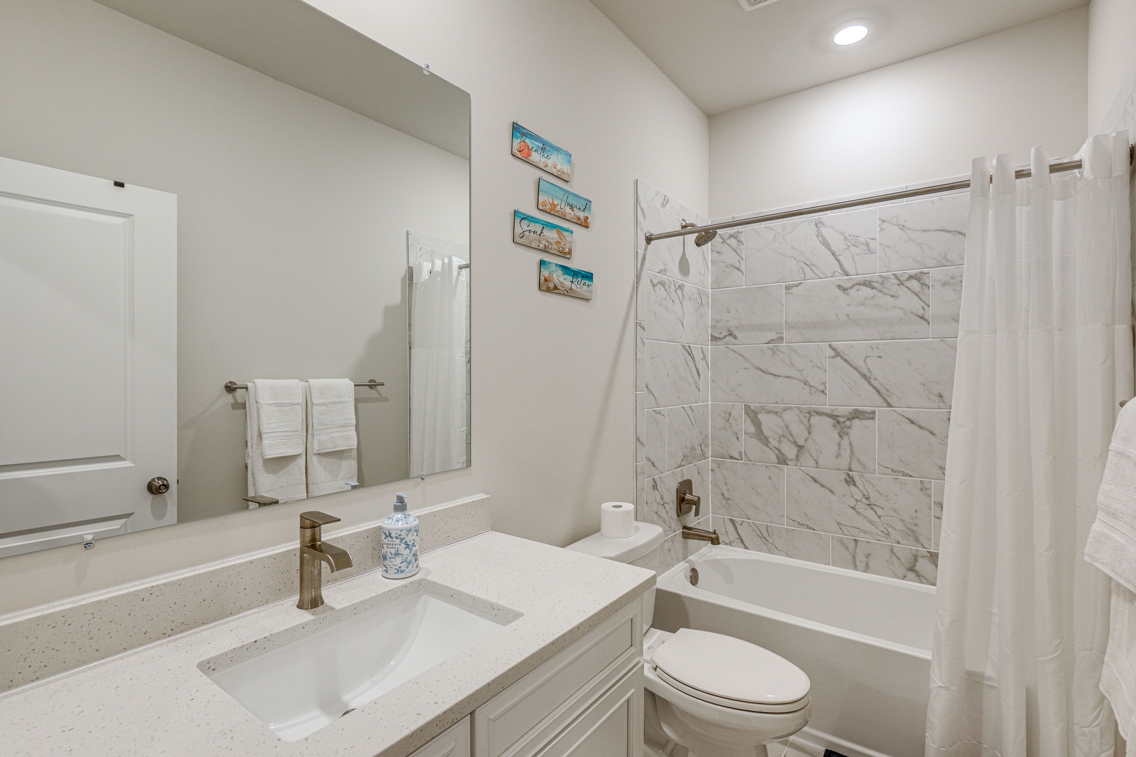Full Bathroom | 2nd Floor