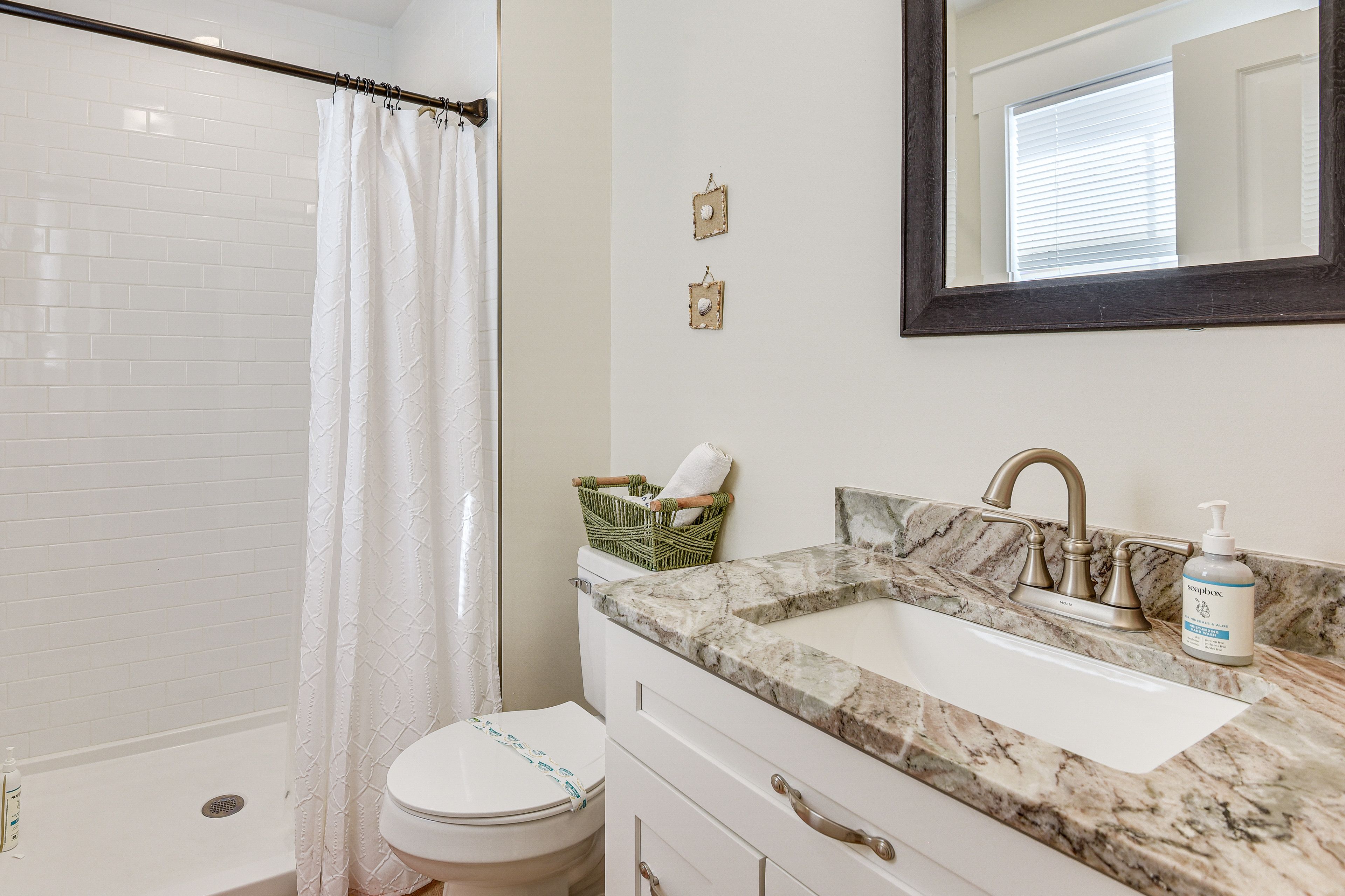 Full Bathroom | 2nd Floor