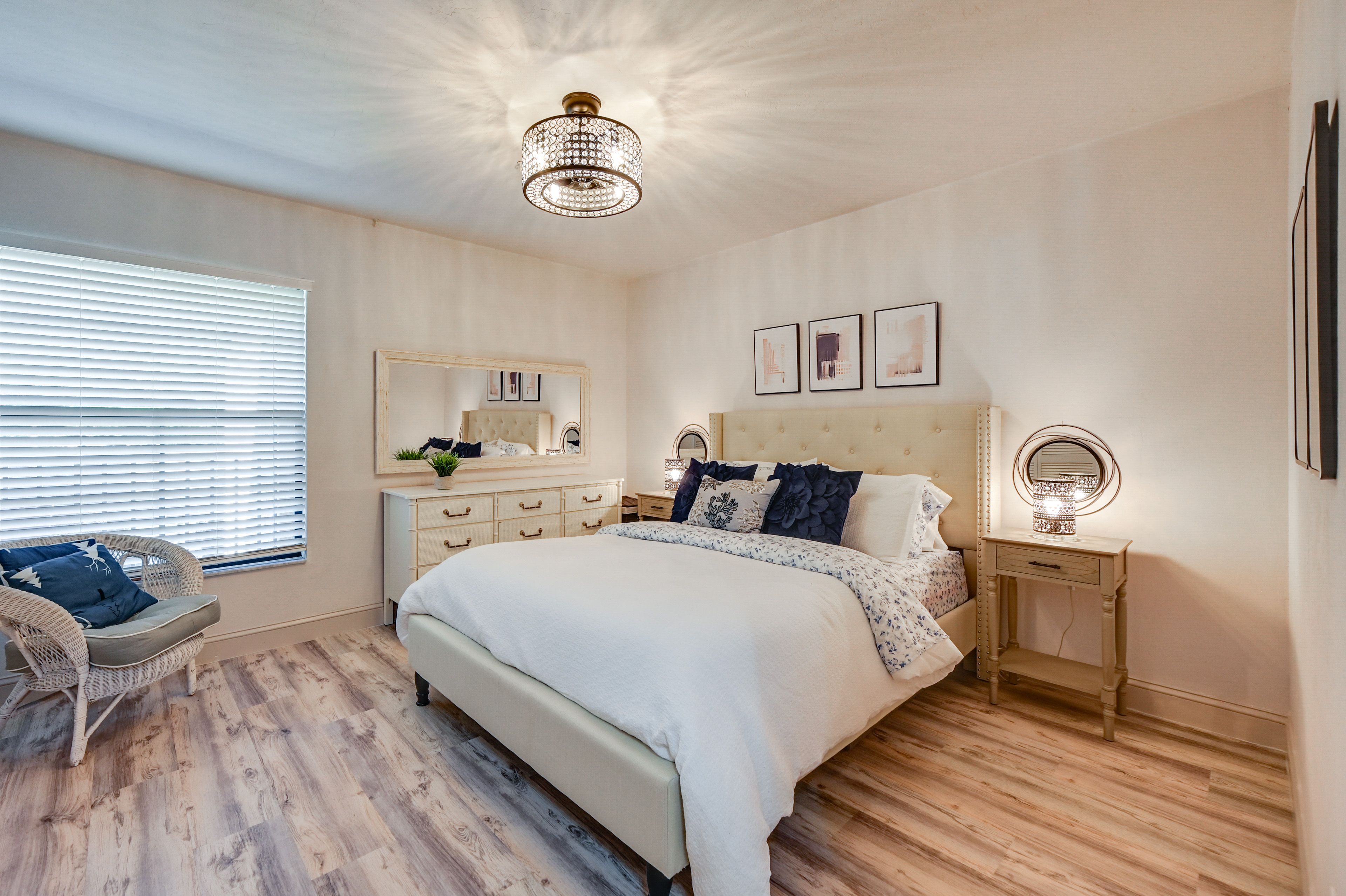 Bedroom 2 | Queen Bed