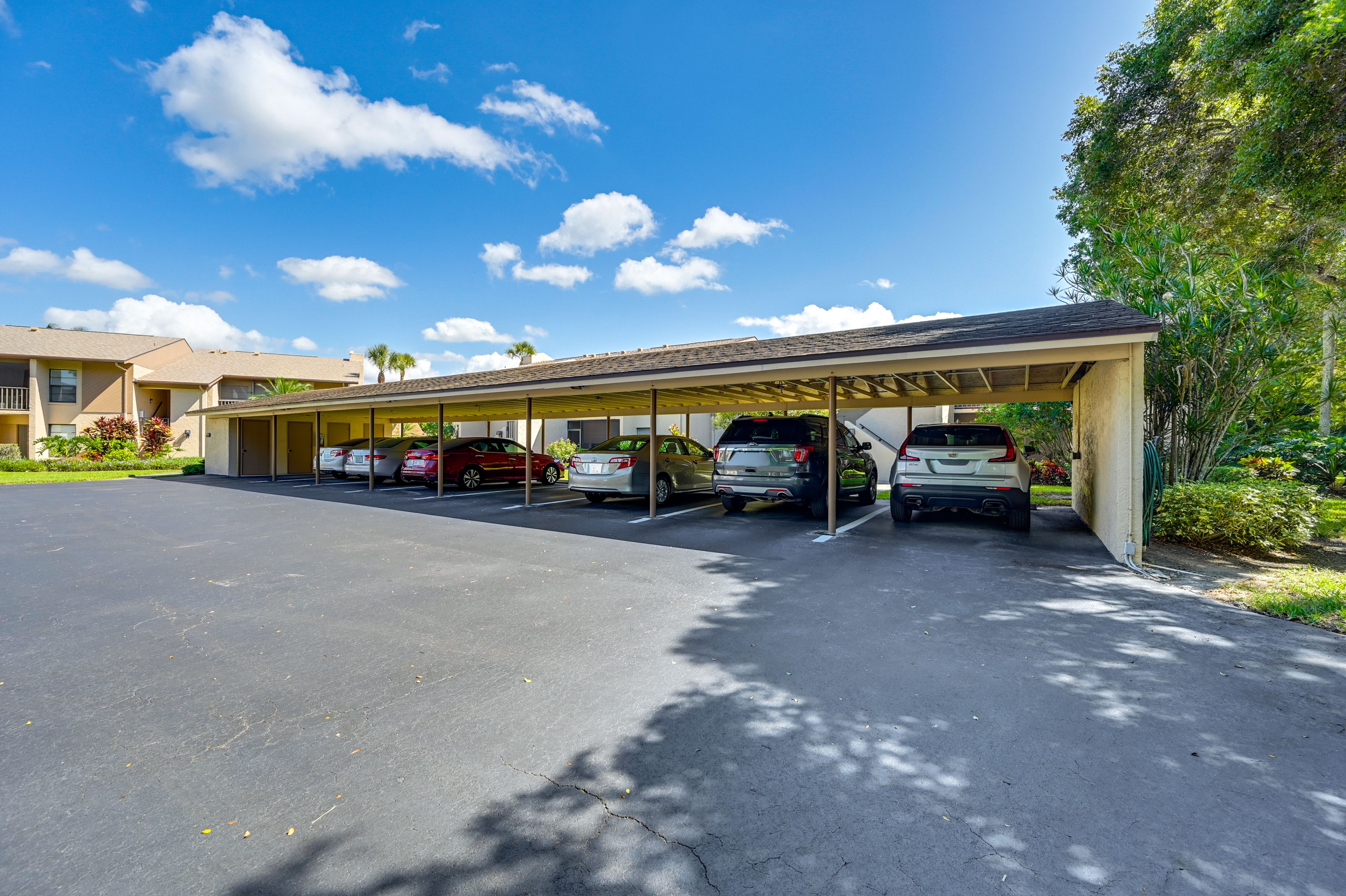 Open Community Parking (5 Vehicles)