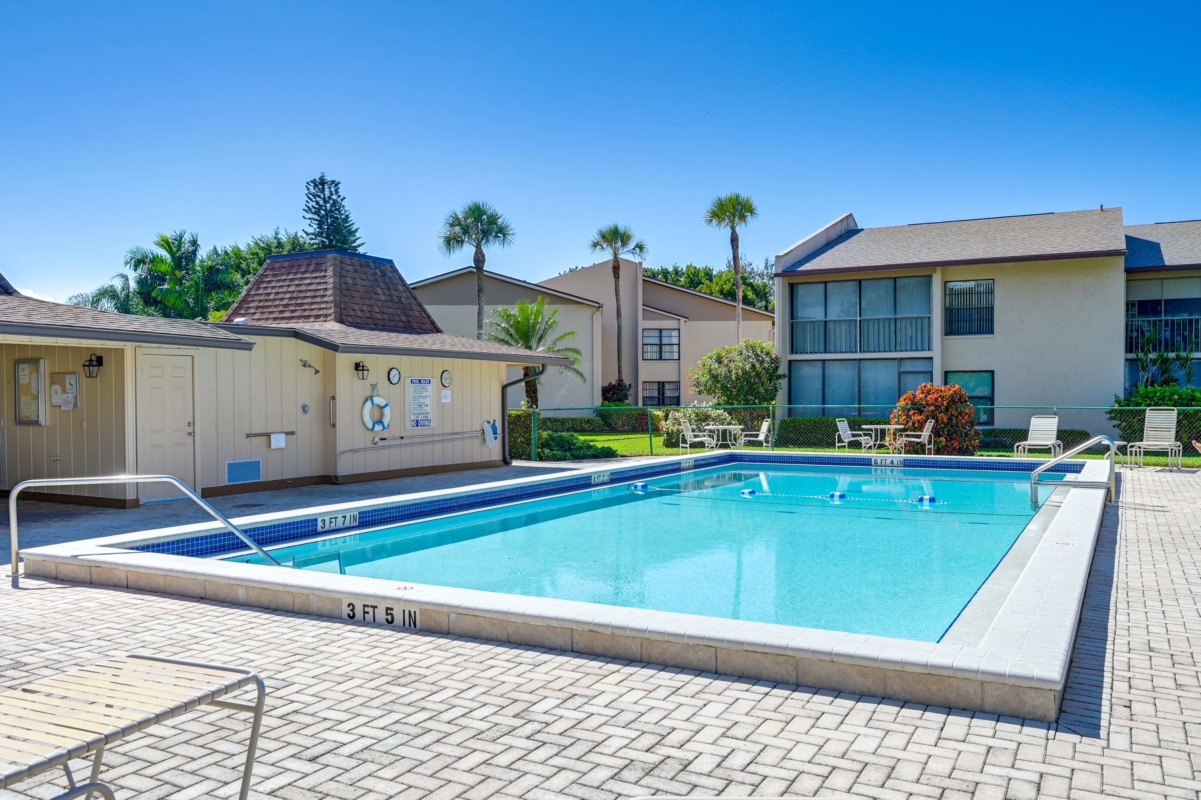Courtwood Condos Amenities | Pool