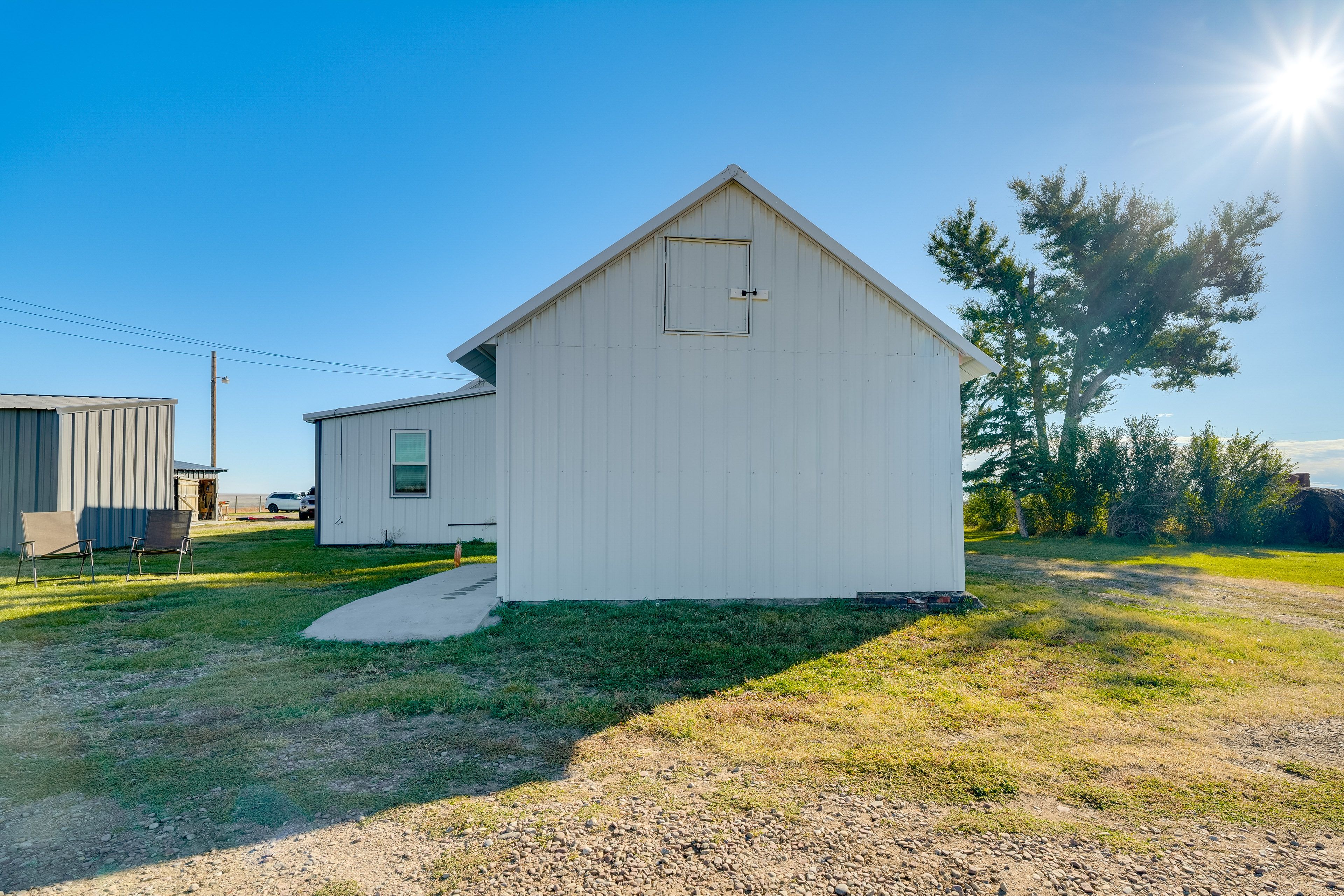 Open Parking On-Site | Trailers Allowed