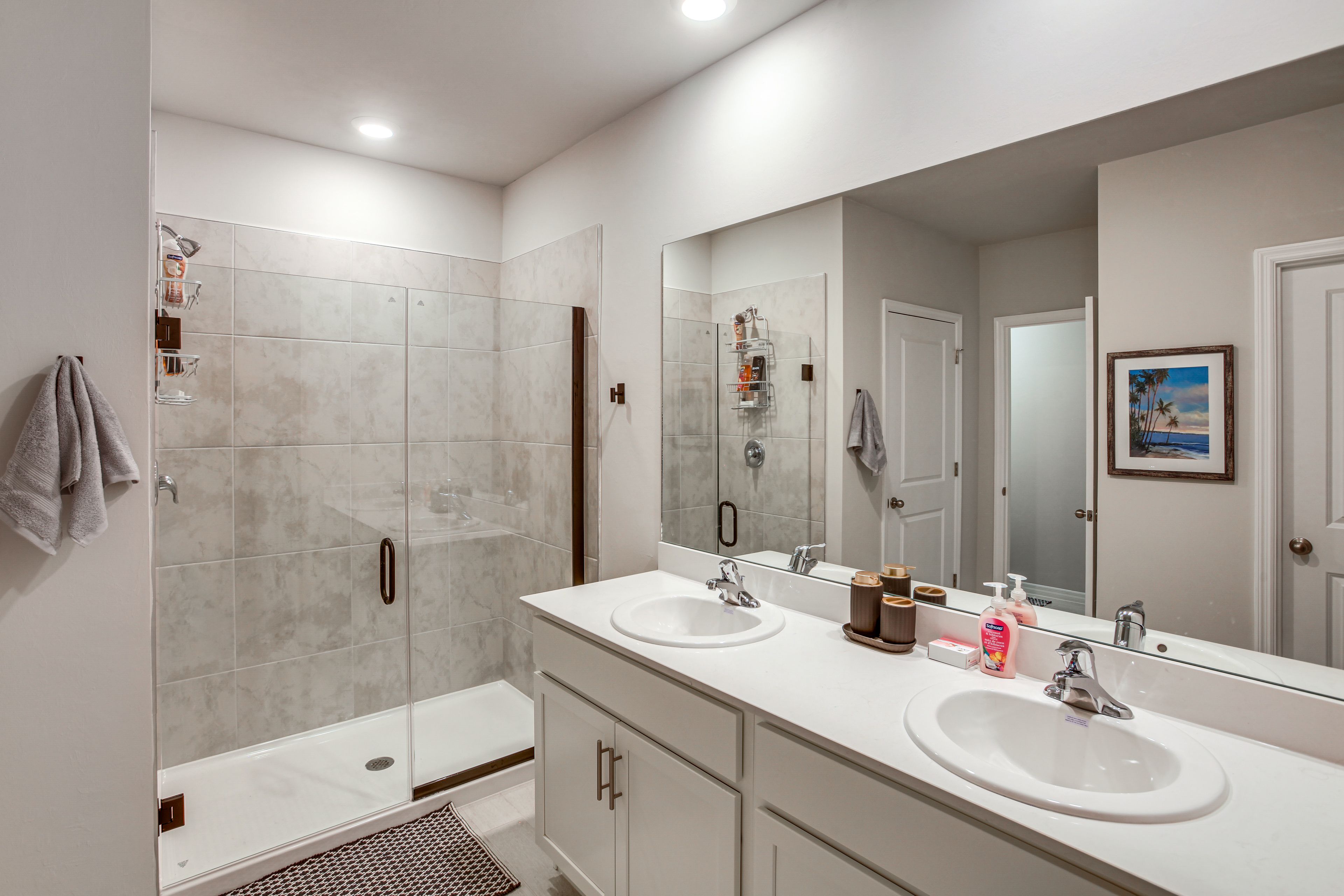 Full Bathroom | Towels Provided