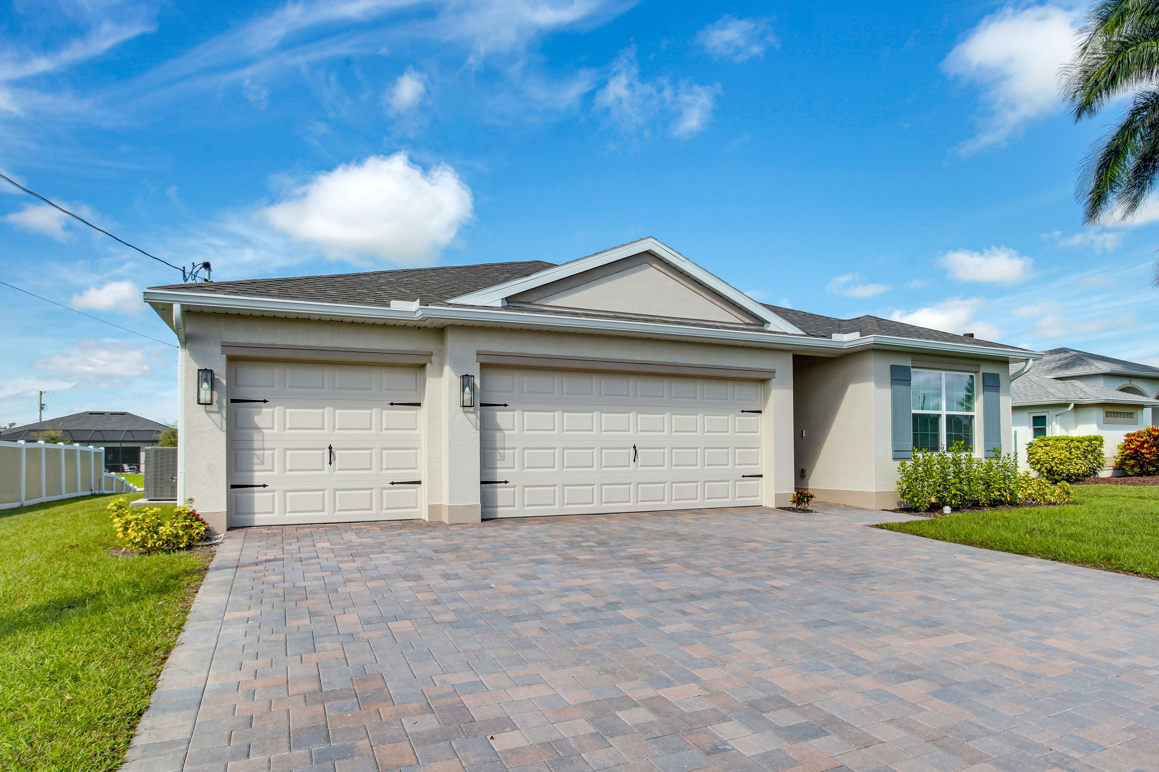 Parking | Driveway (5 Vehicles)