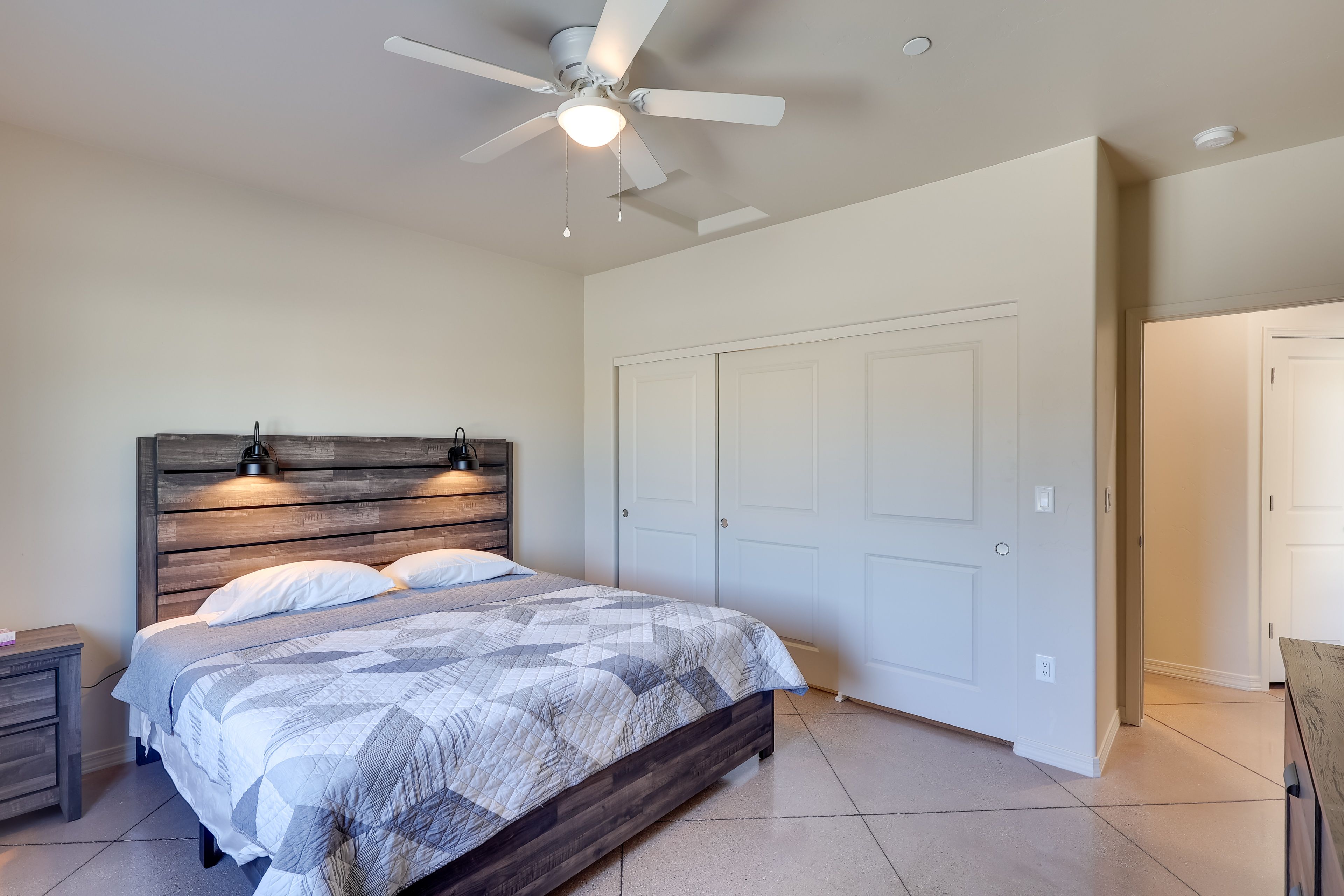 Bedroom | King Bed | Linens Provided