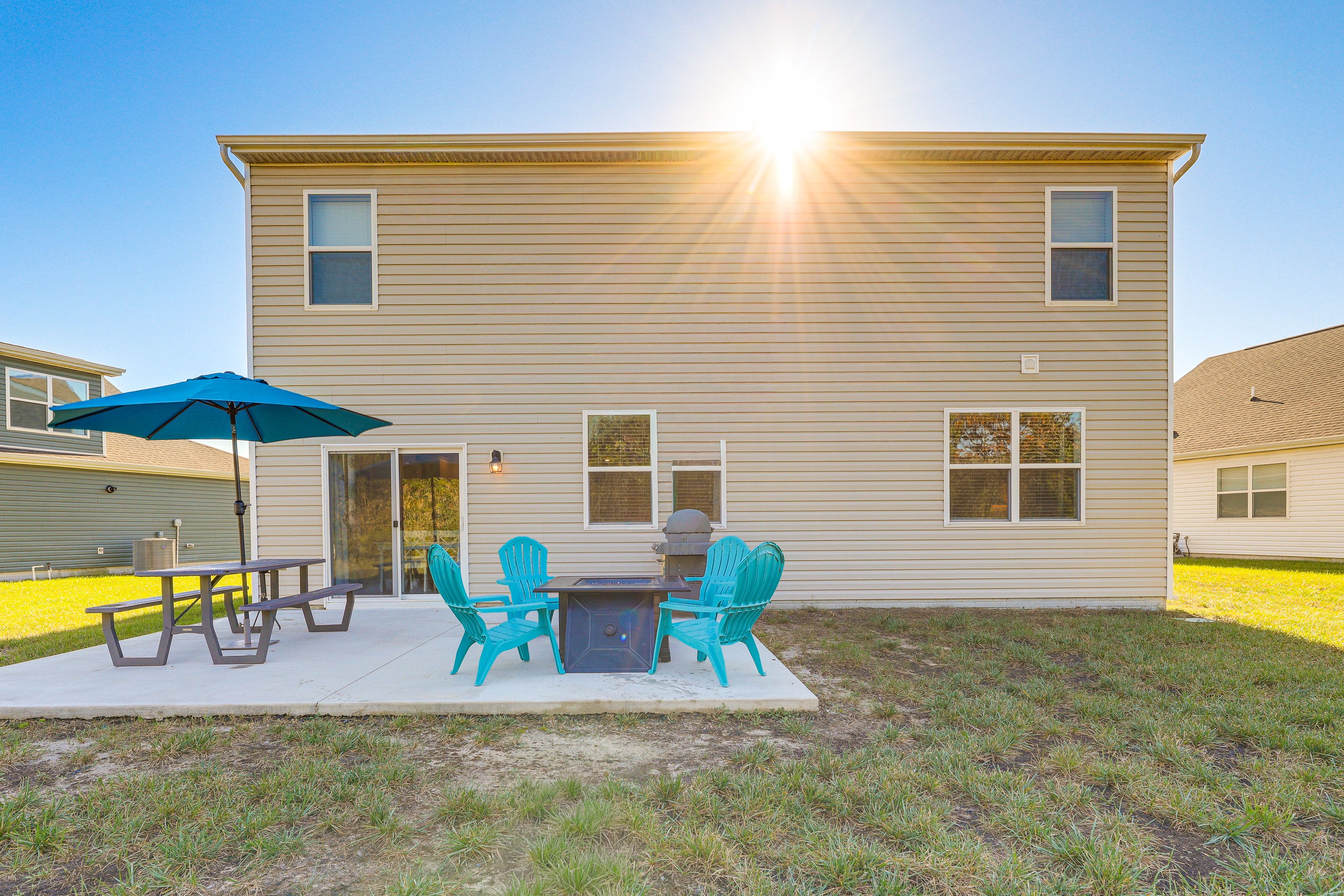 Backyard | Furnished Deck