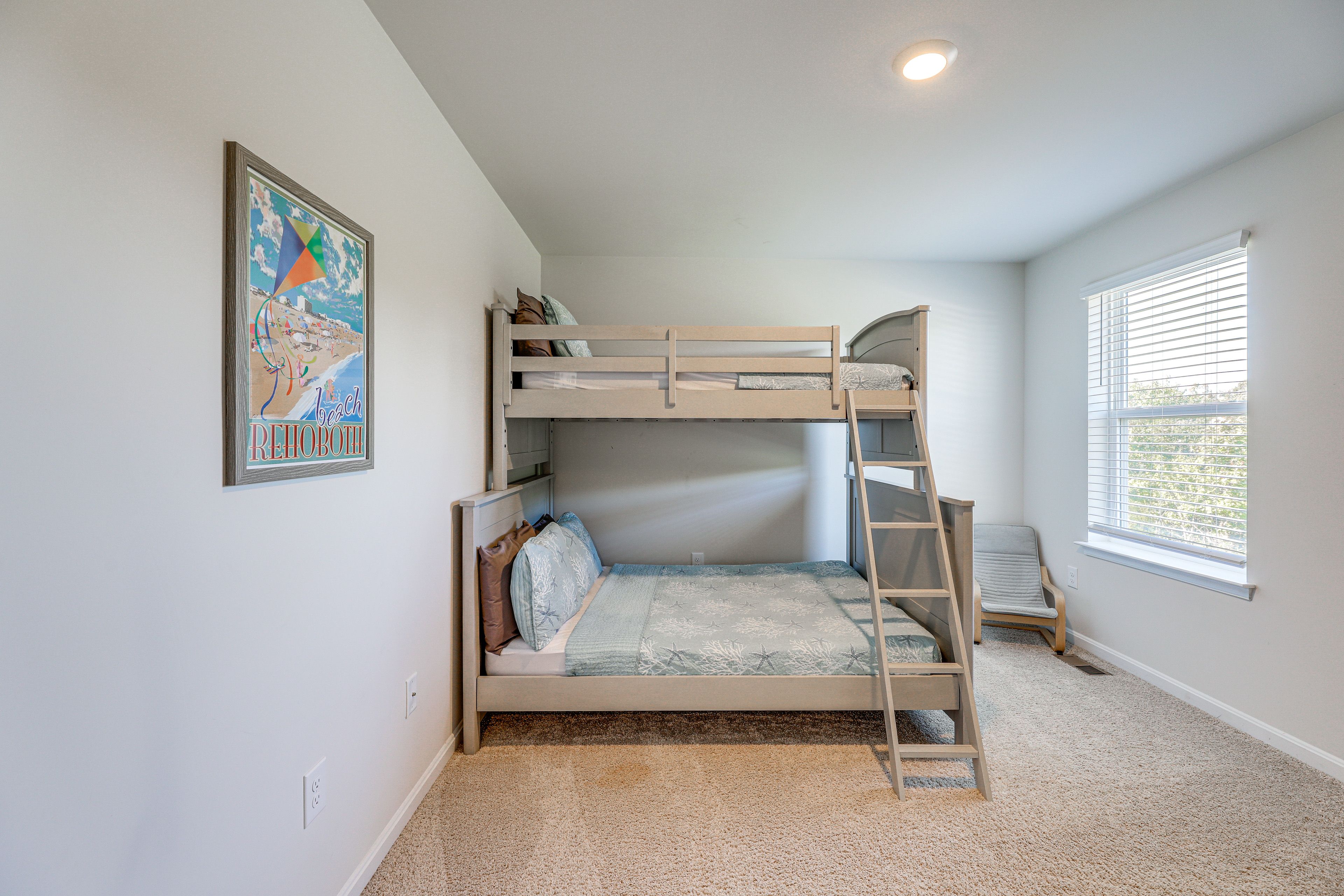 Bedroom 5 | Twin/Full Bunk Bed