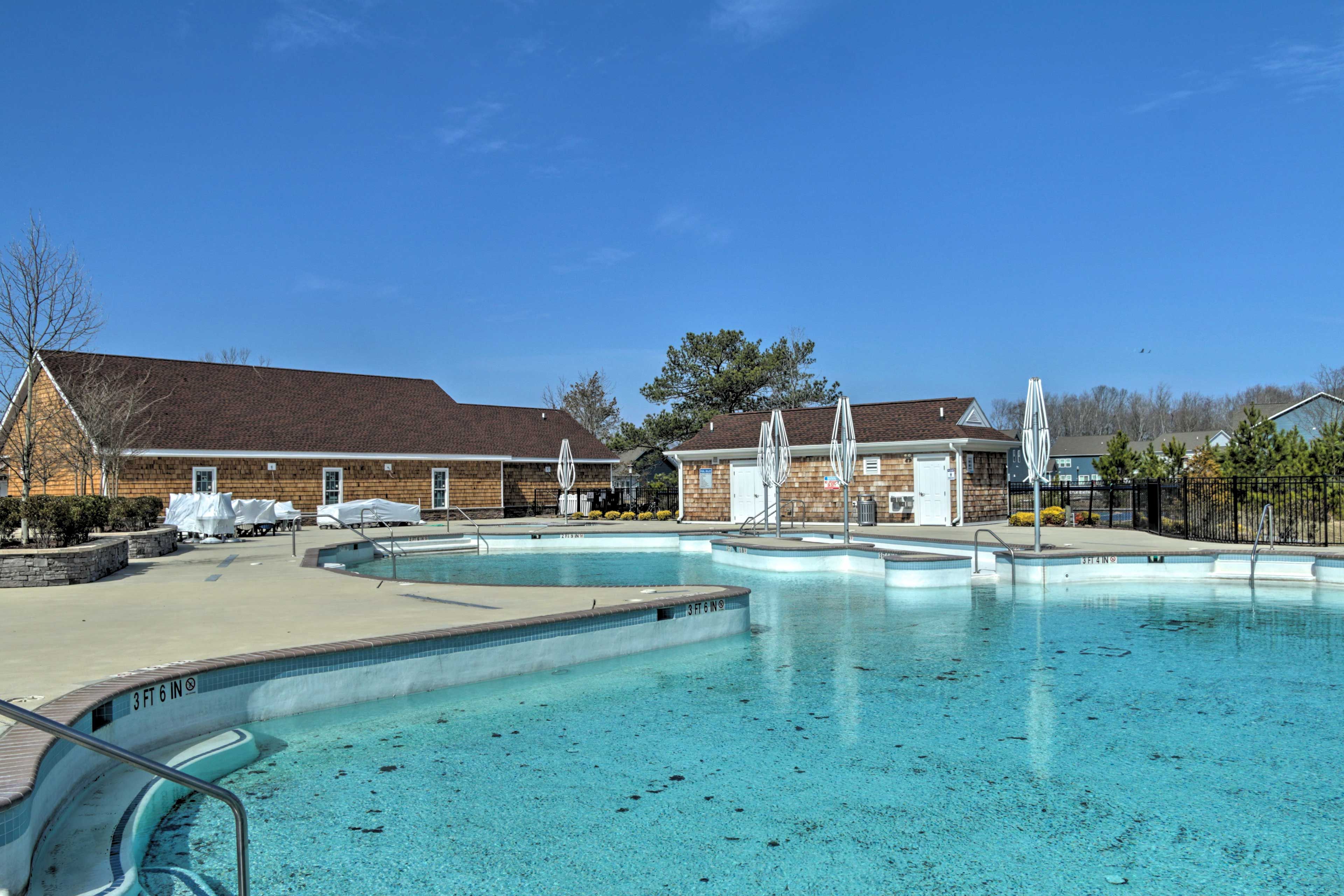 Community Amenities | Outdoor Pool | Tennis/Basketball Court | Shuffleboard