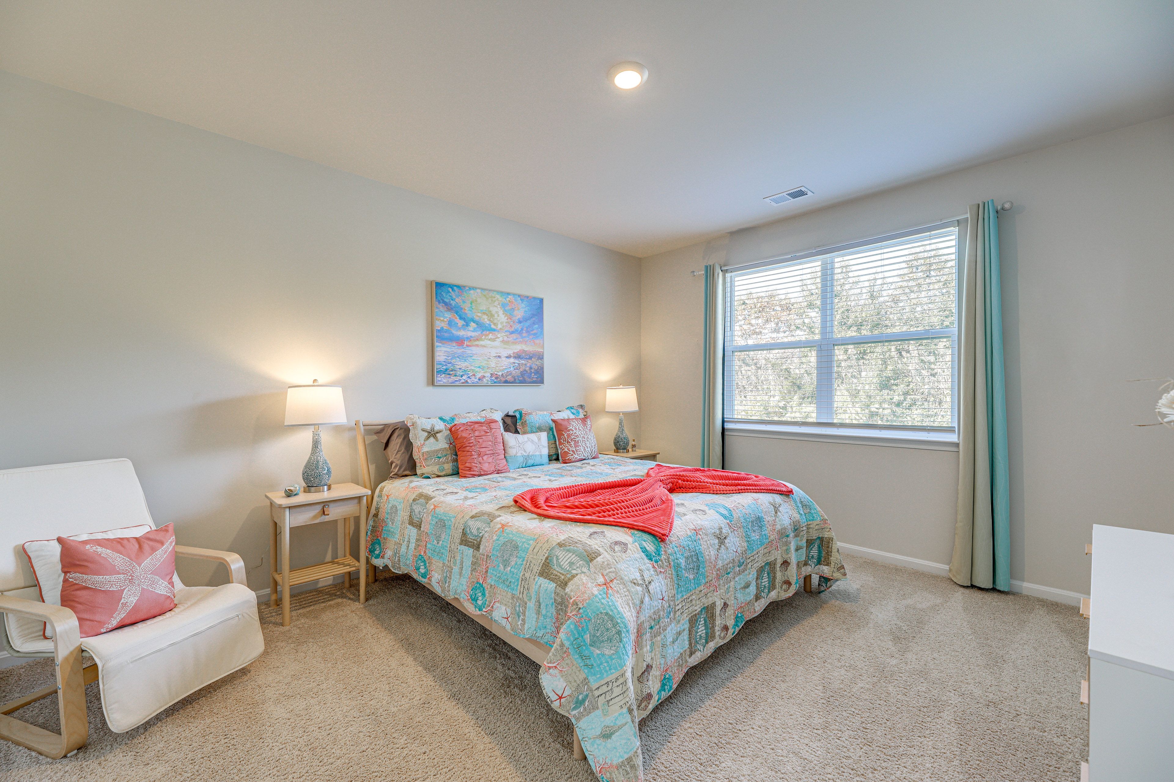 Bedroom 1 | King Bed | 1st Floor | En-Suite Bathroom | Walk-In Closet